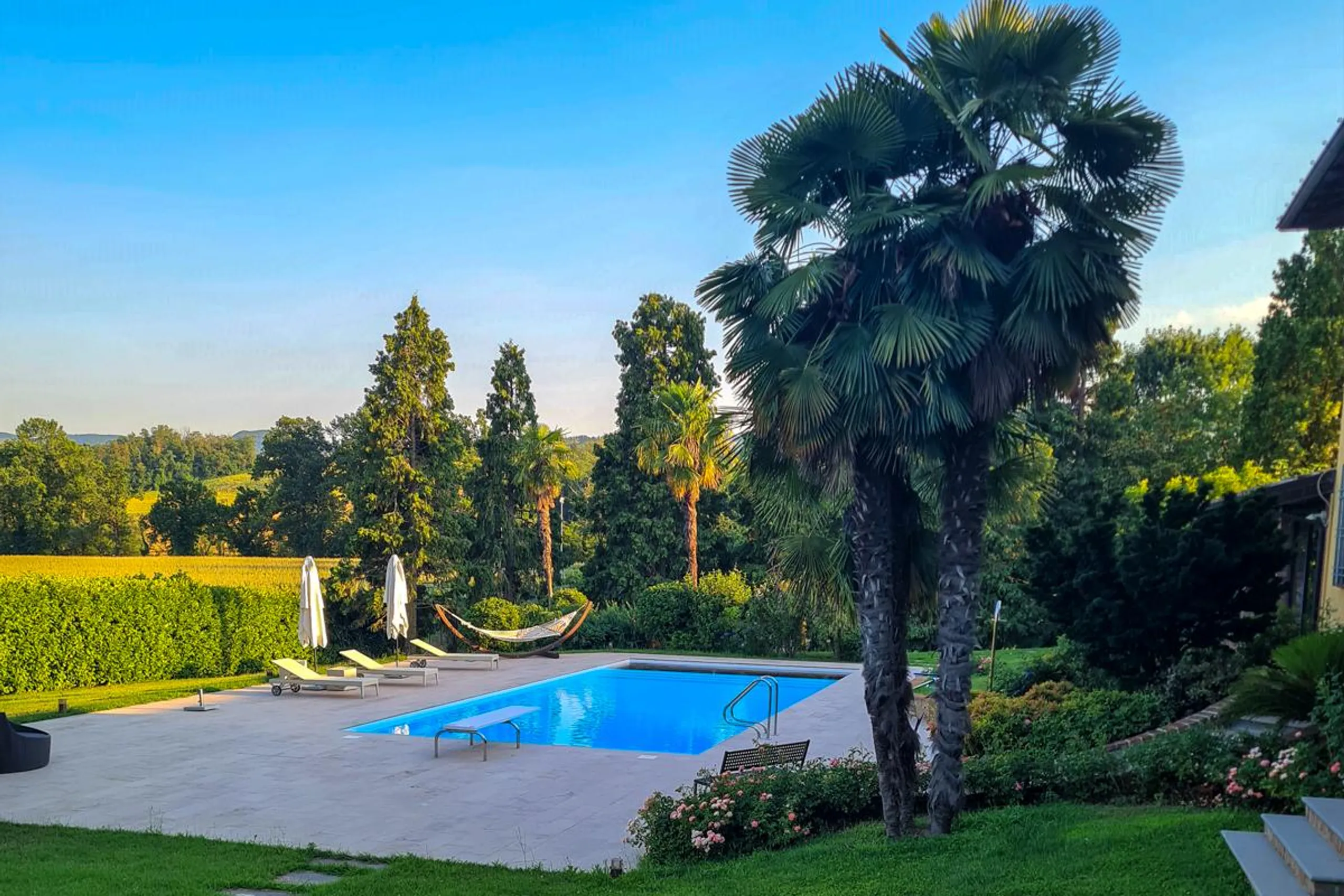 First-class Historic Villa with Pool and Panoramic Views of the Val Luretta — photograph 3