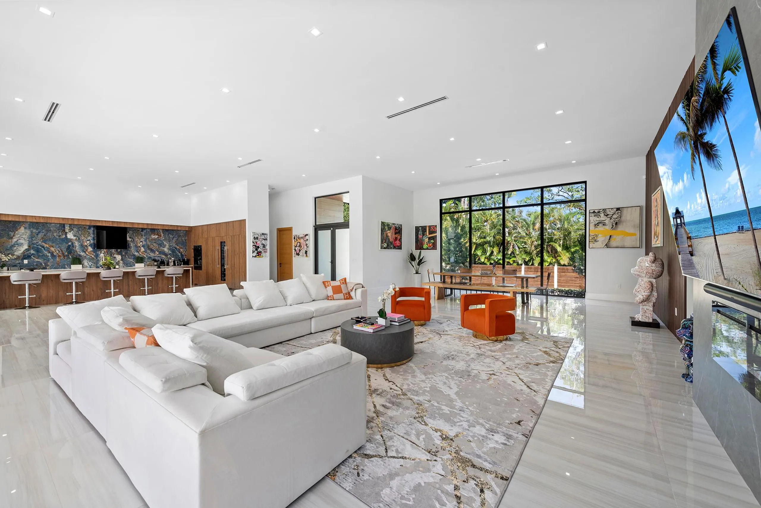 Stylish Modern Miami Resort Estate with Private Pool and Boat Dock — photograph 8