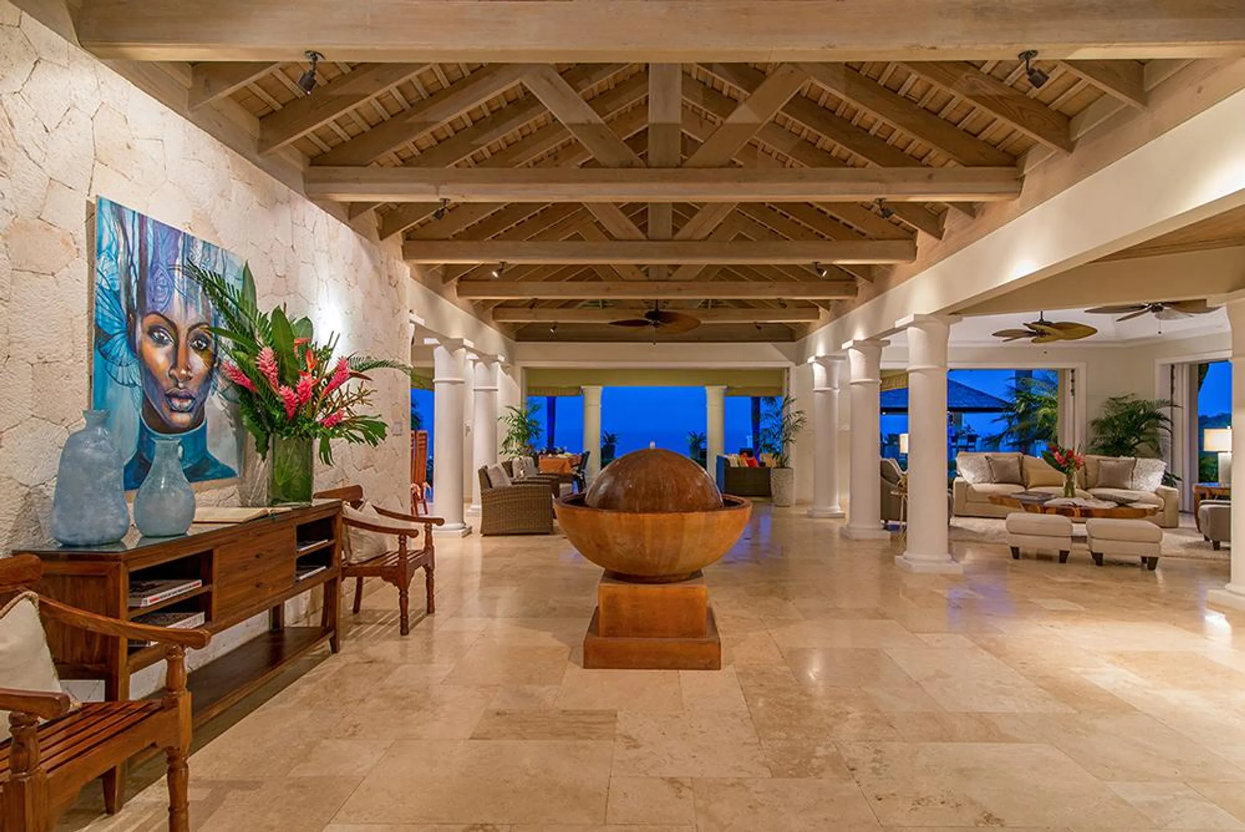 Sophisticated Sandy Bay Villa with Infinity Pool and Panoramic Ocean Views — photograph 6