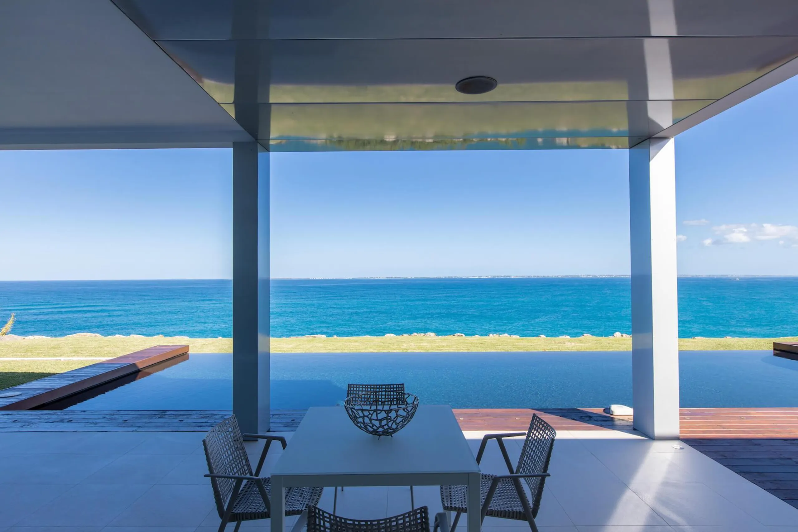 Modern Clifftop Villa in a Tropical Garden with Caribbean Sea View — photograph 12