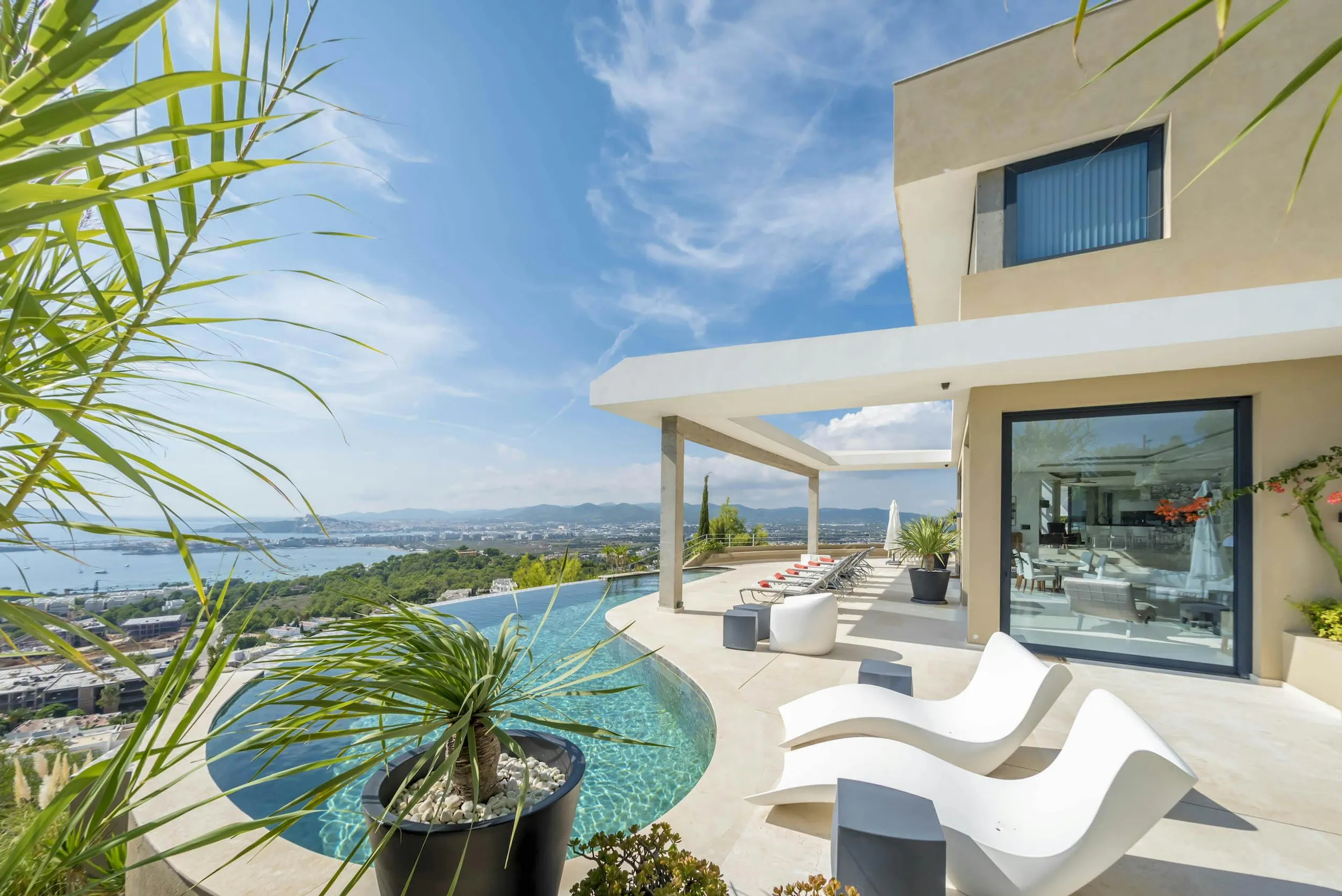 Stylish Seaview Villa in Ibiza with Infinity Pool and Sun Deck, Ibiza