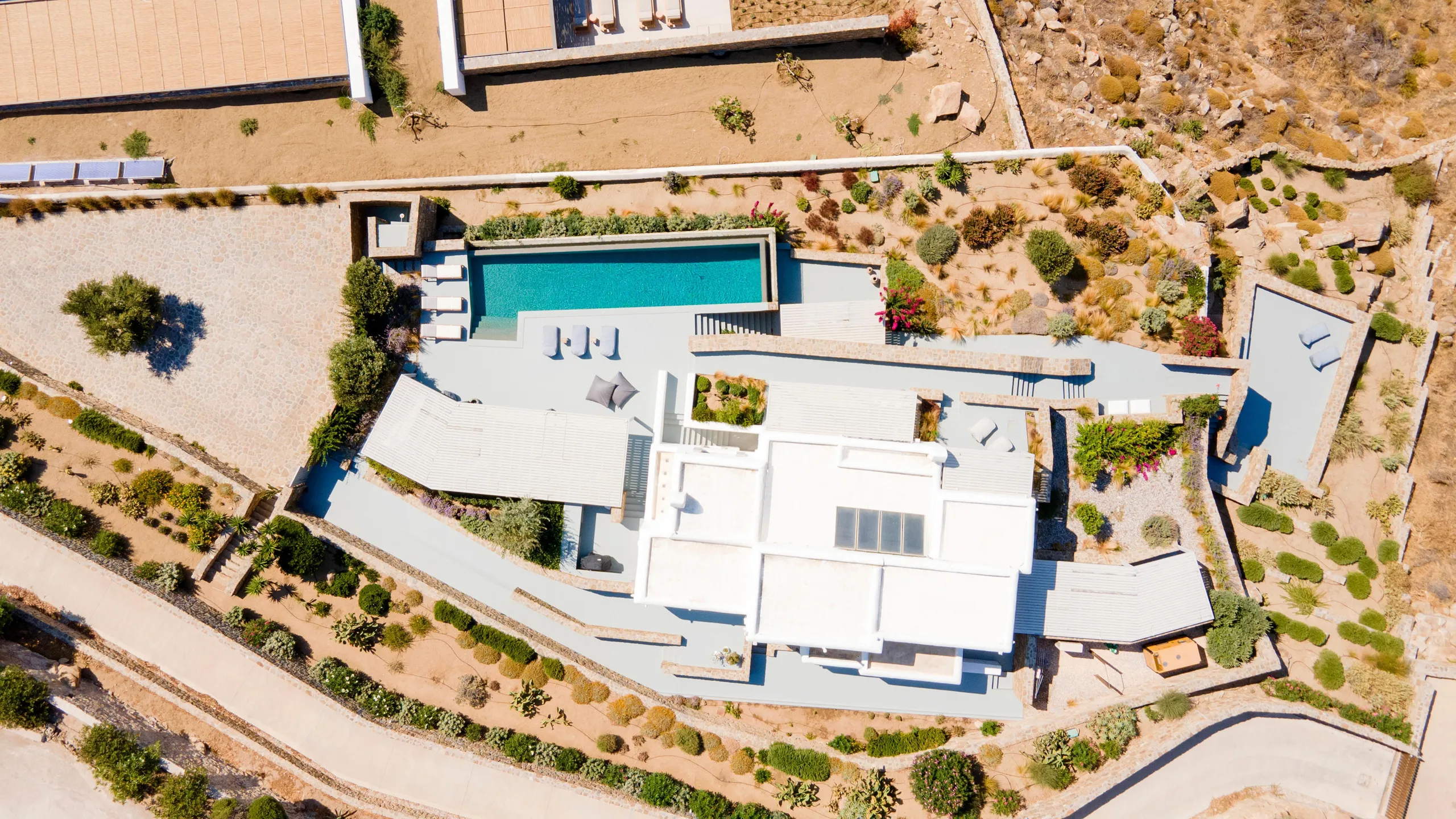 Experience Mykonian Luxury Living at this Breathtaking Villa near Tourlos — photograph 4