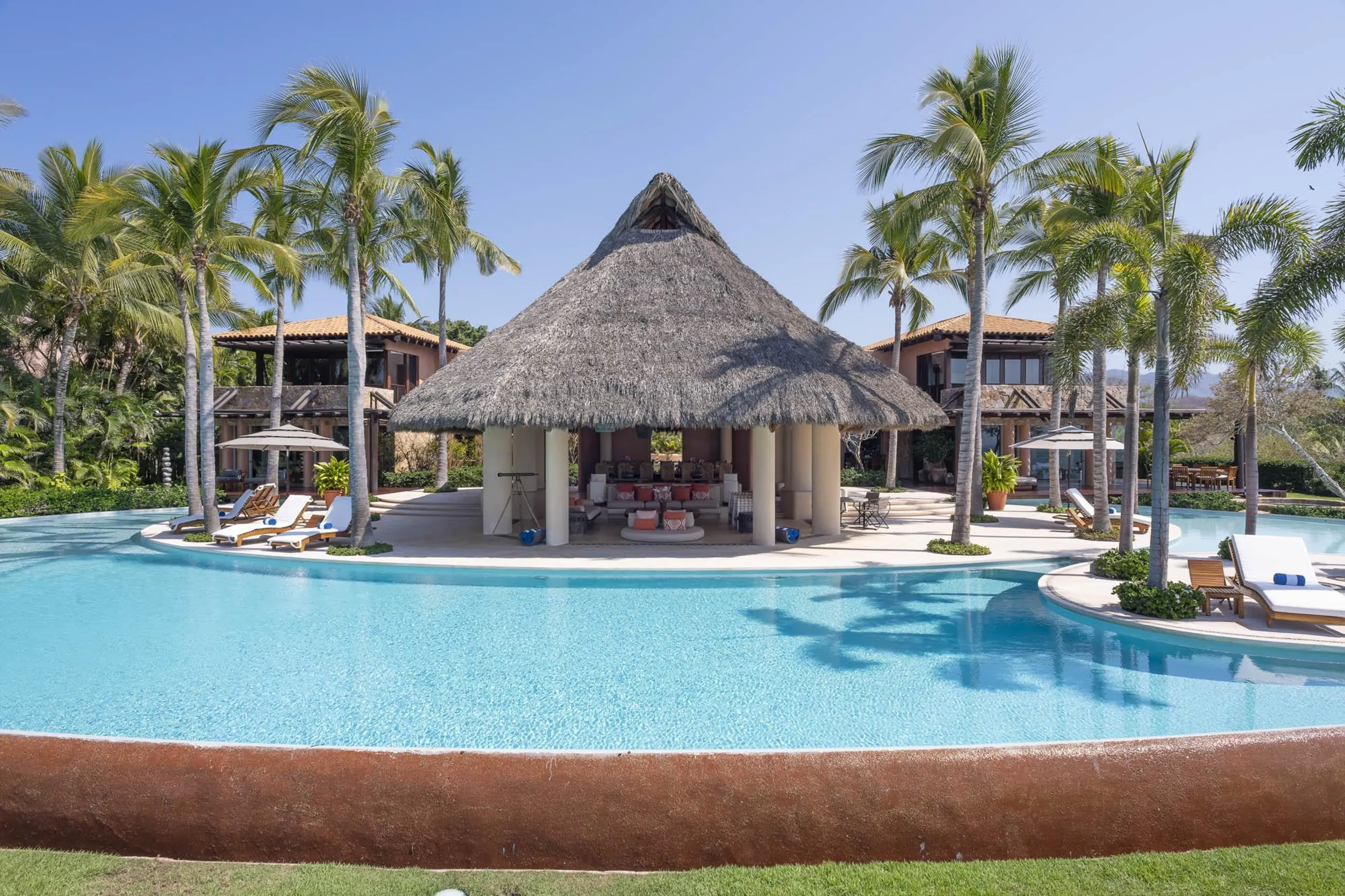 One-of-a-Kind Punta Mita Beachfront Oasis with 160 Foot Infinity Edge Pool Overlooking the Ocean — photograph 4