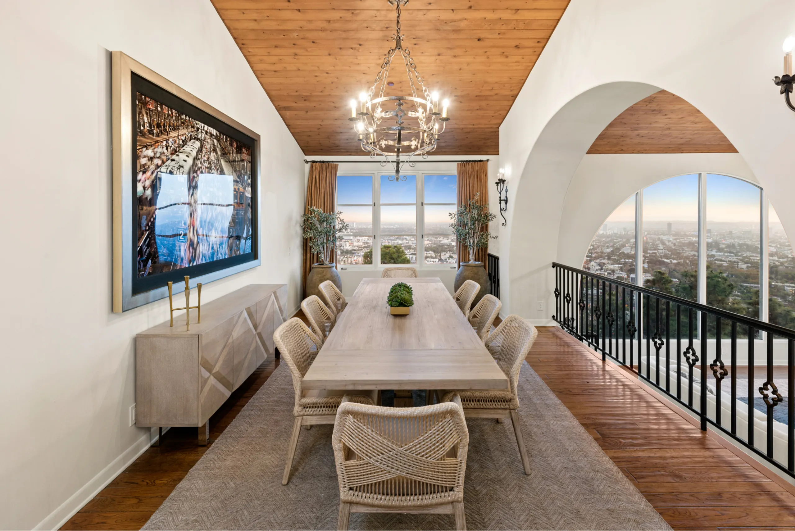 Stunning Hillside Villa with Scenic Views — photograph 10