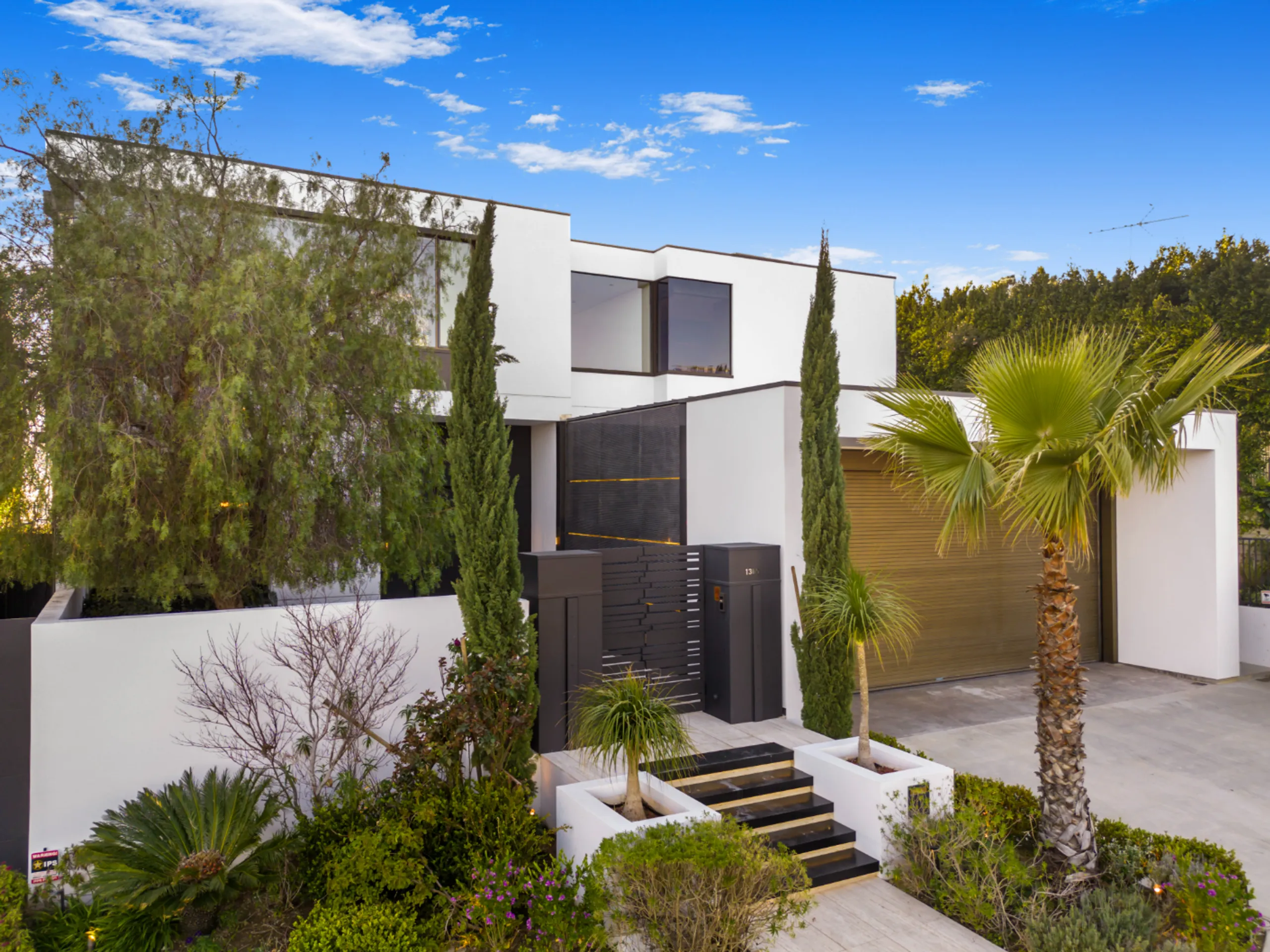 High End Four Bedroom Villa with Private Infinity Pool and Awe-Inspiring Views — photograph 6