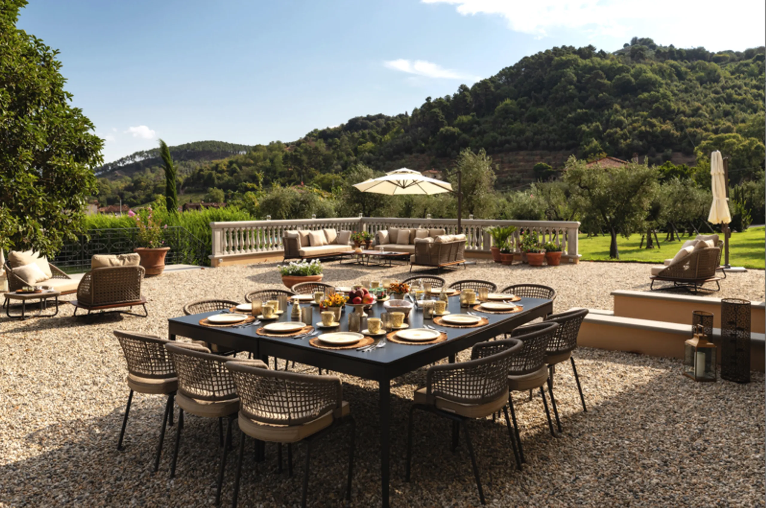 Tranquility in Tuscany Grand Estate for 9BR with Enchanting Pool and Lush Gardens — photograph 3