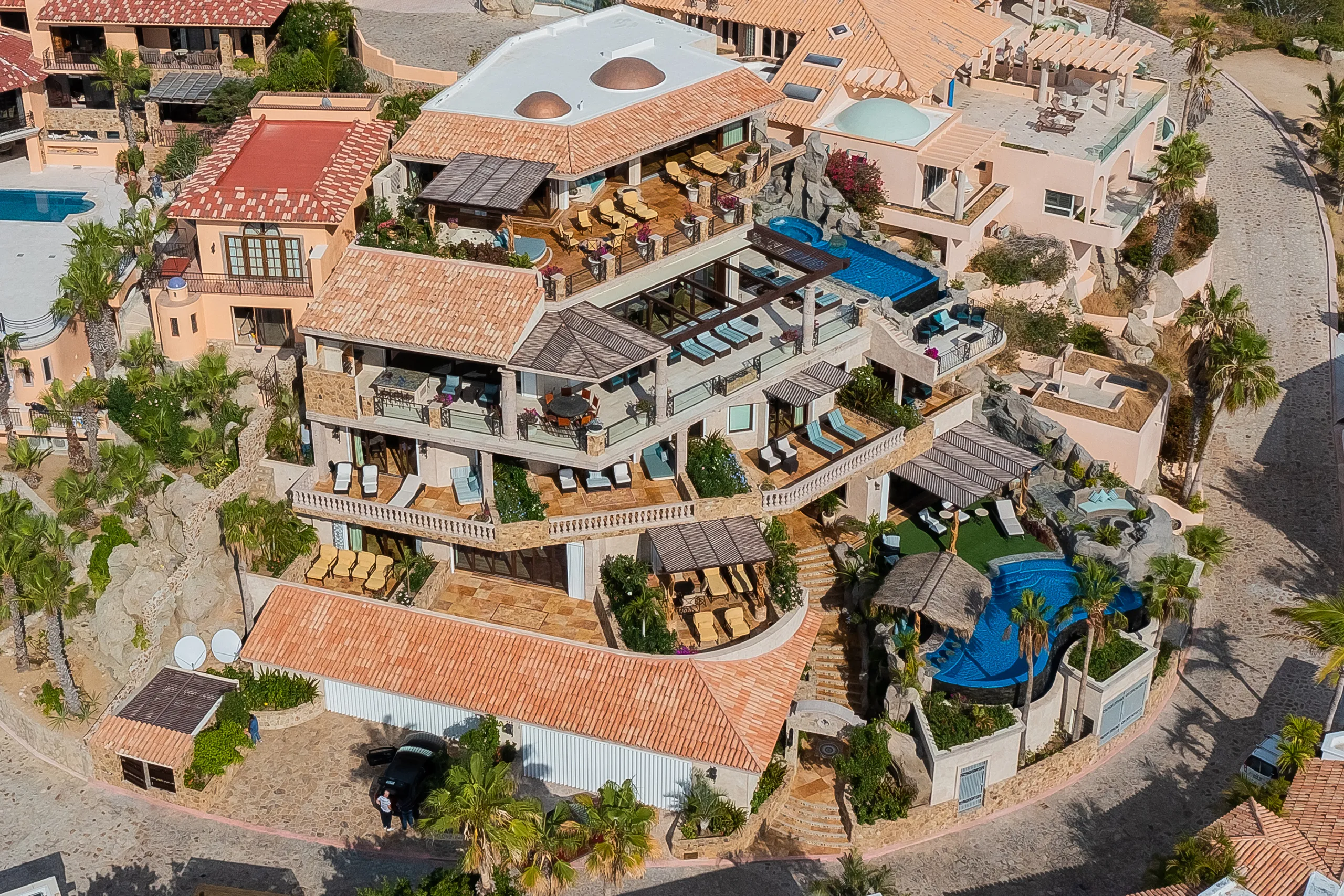 Enchanting Views of the Pacific Ocean from Four Level Luxury Compound with 2 Pools! — photograph 12