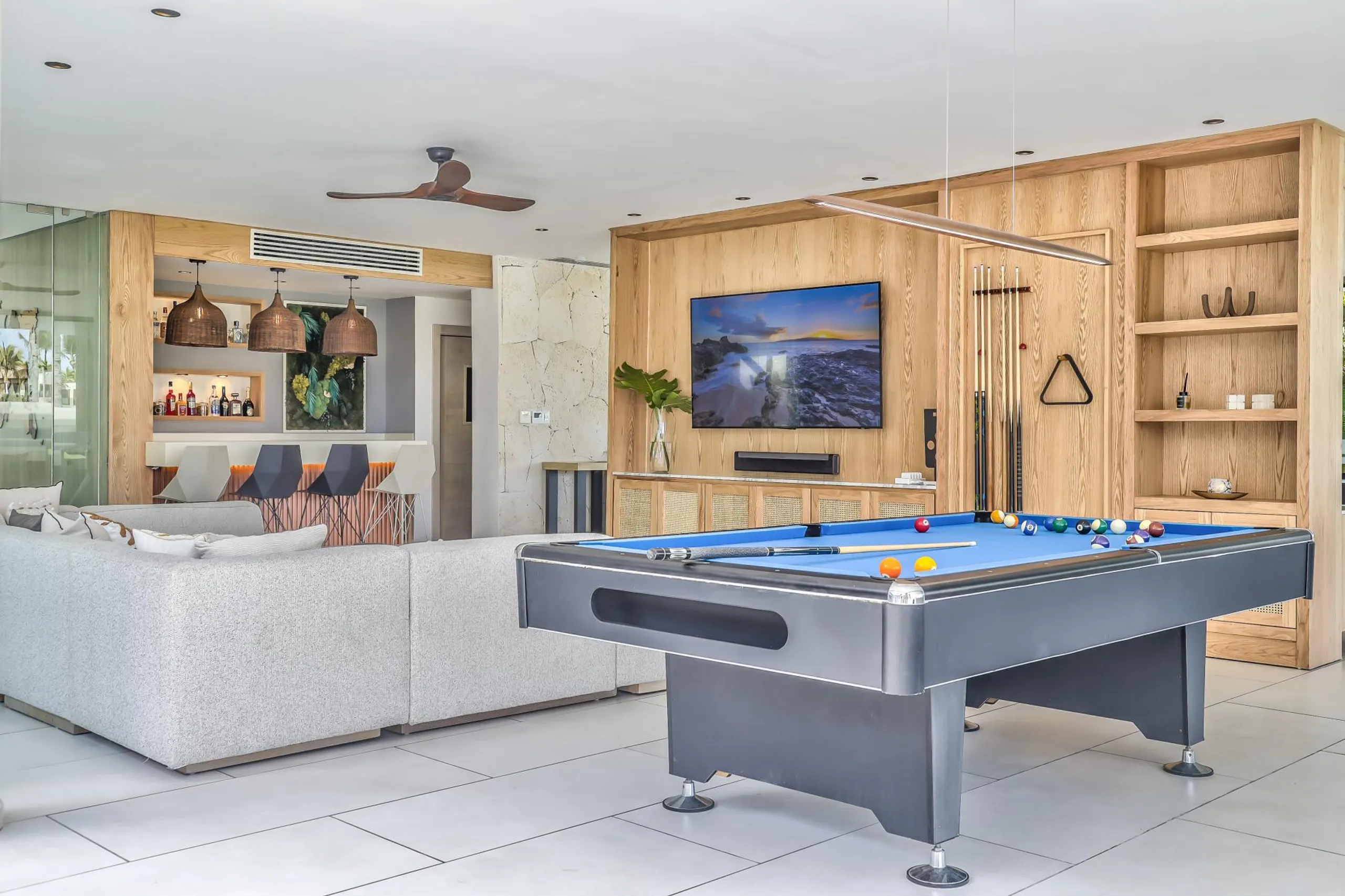 Regal Resort-Style 15 BR Estate with Infinity Pool — photograph 6