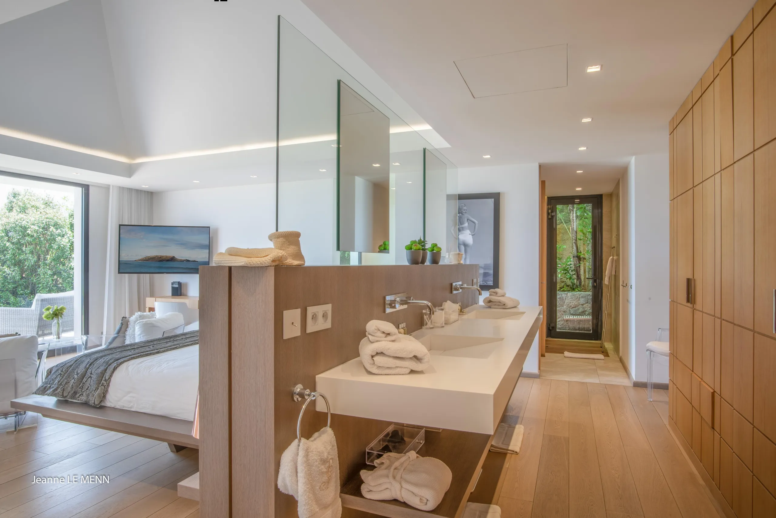 Invigorating Seaview Villa with Infinity Pool and Fitness Room — photograph 11