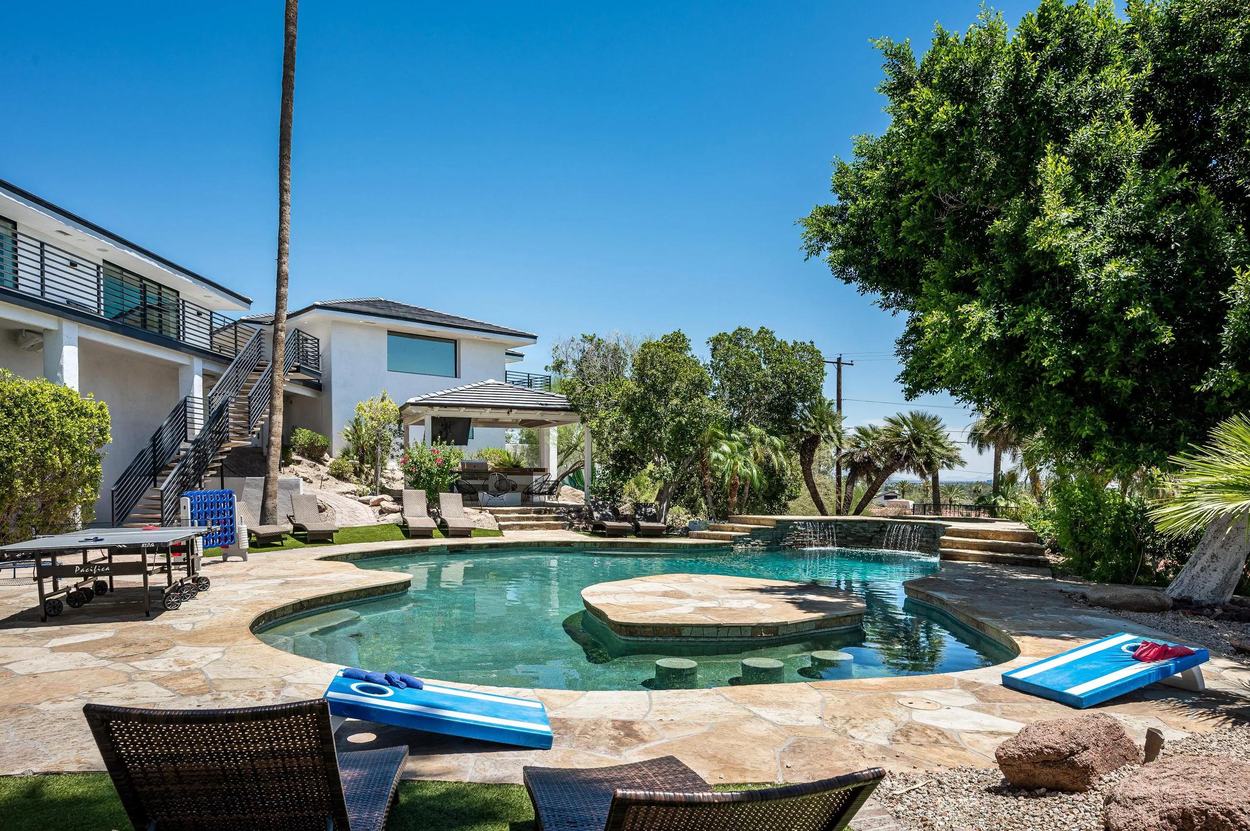 Iconic Camelback Mountain Estate with Private Heated Pool, and Breathtaking City and Mountain Views — photograph 4
