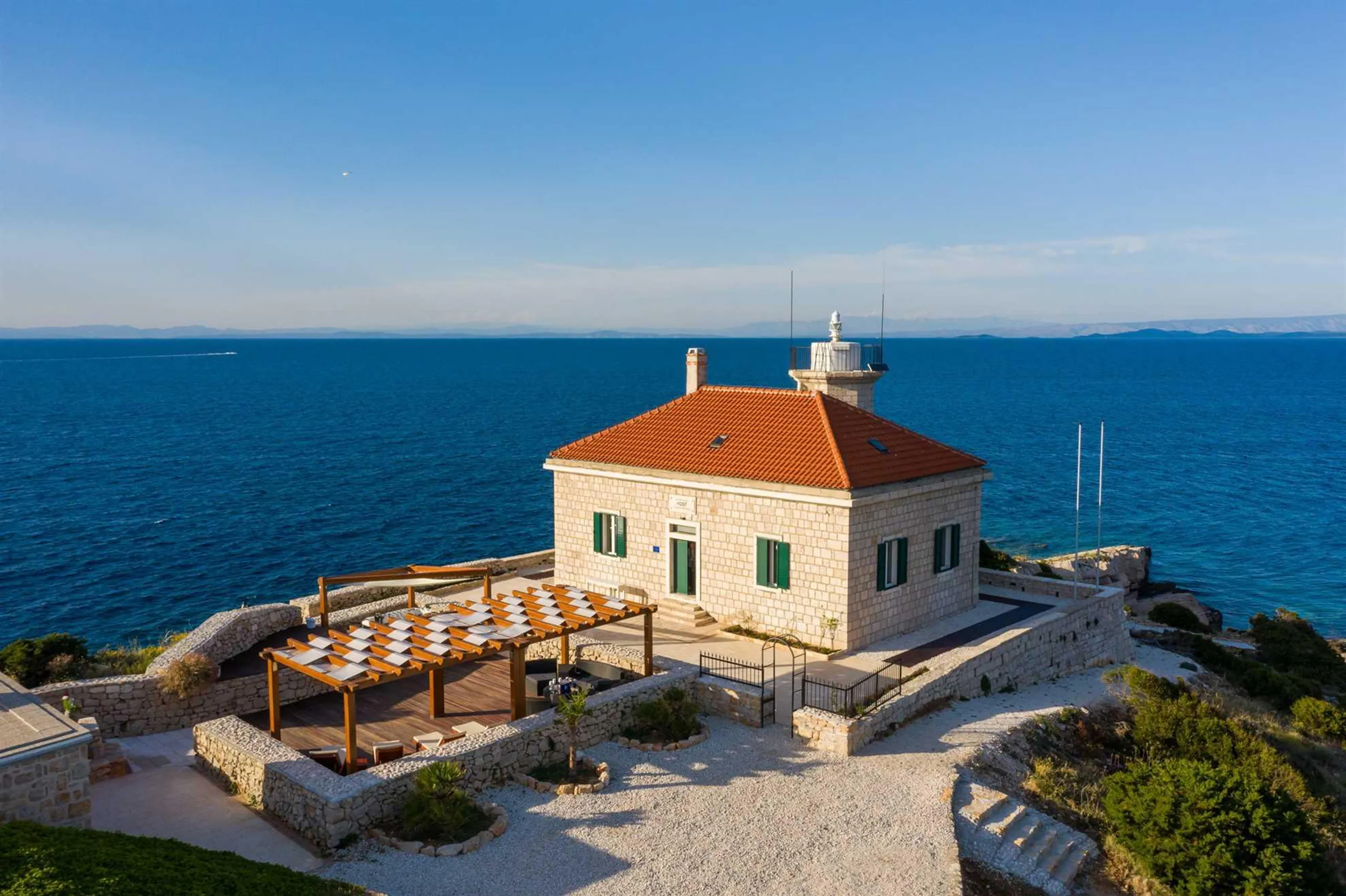 Historic Villa with Lighthouse and Jacuzzi on Host Island — photograph 4