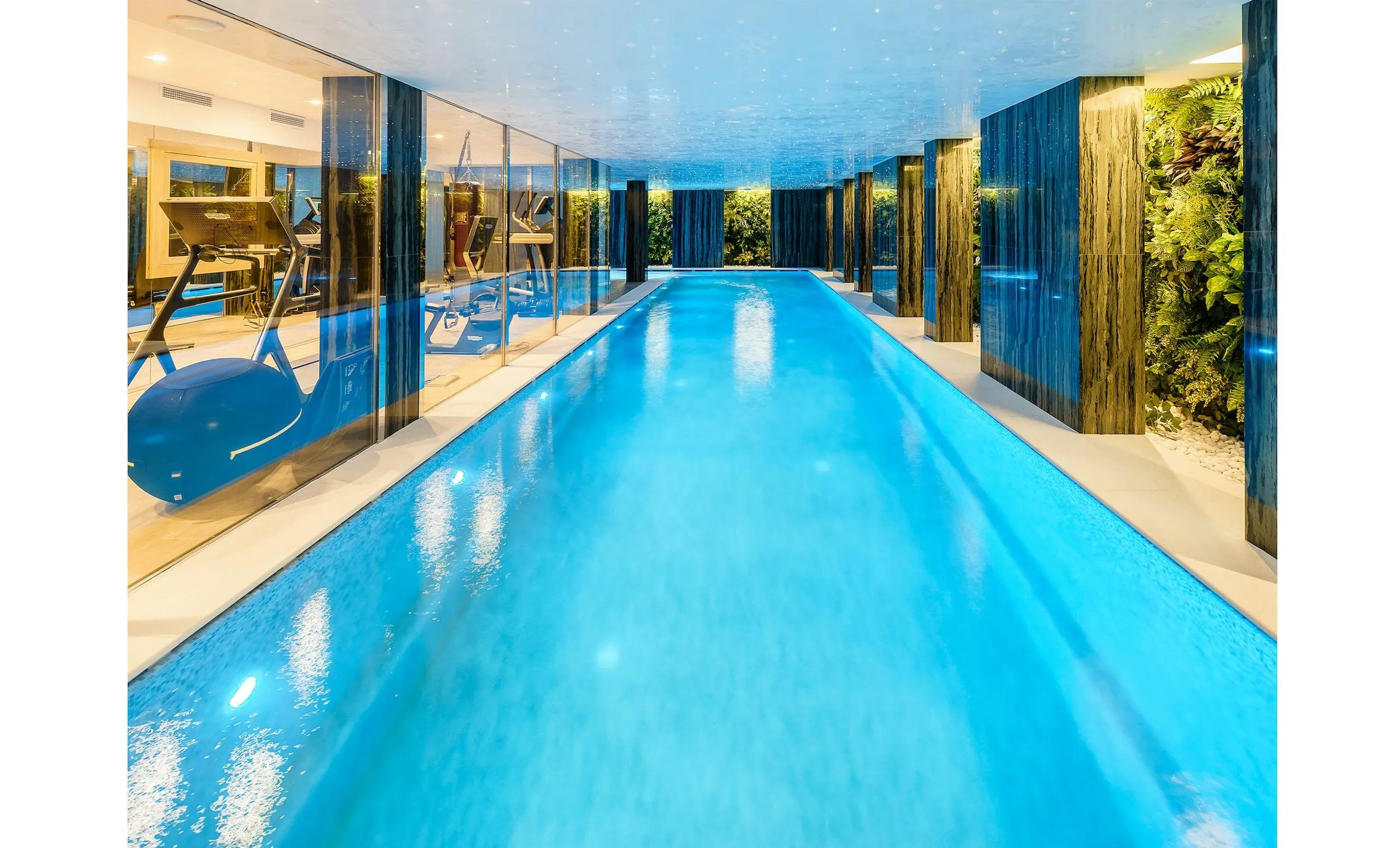 Elegant Italian Alps Chalet with Indoor Pool and Stunning Mountain Views — photograph 5