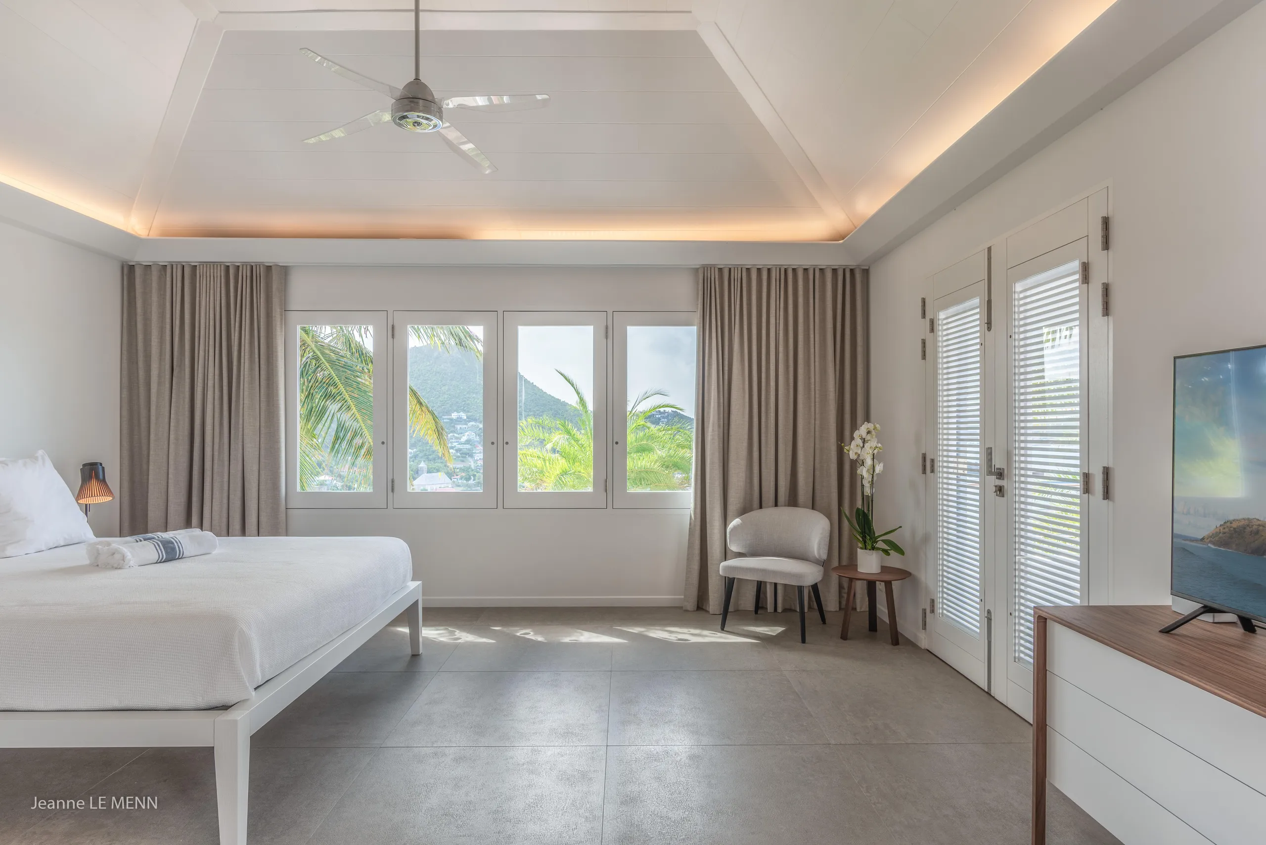 Spectacular Oceanview Villa with Infinity Pool and Jacuzzi — photograph 10