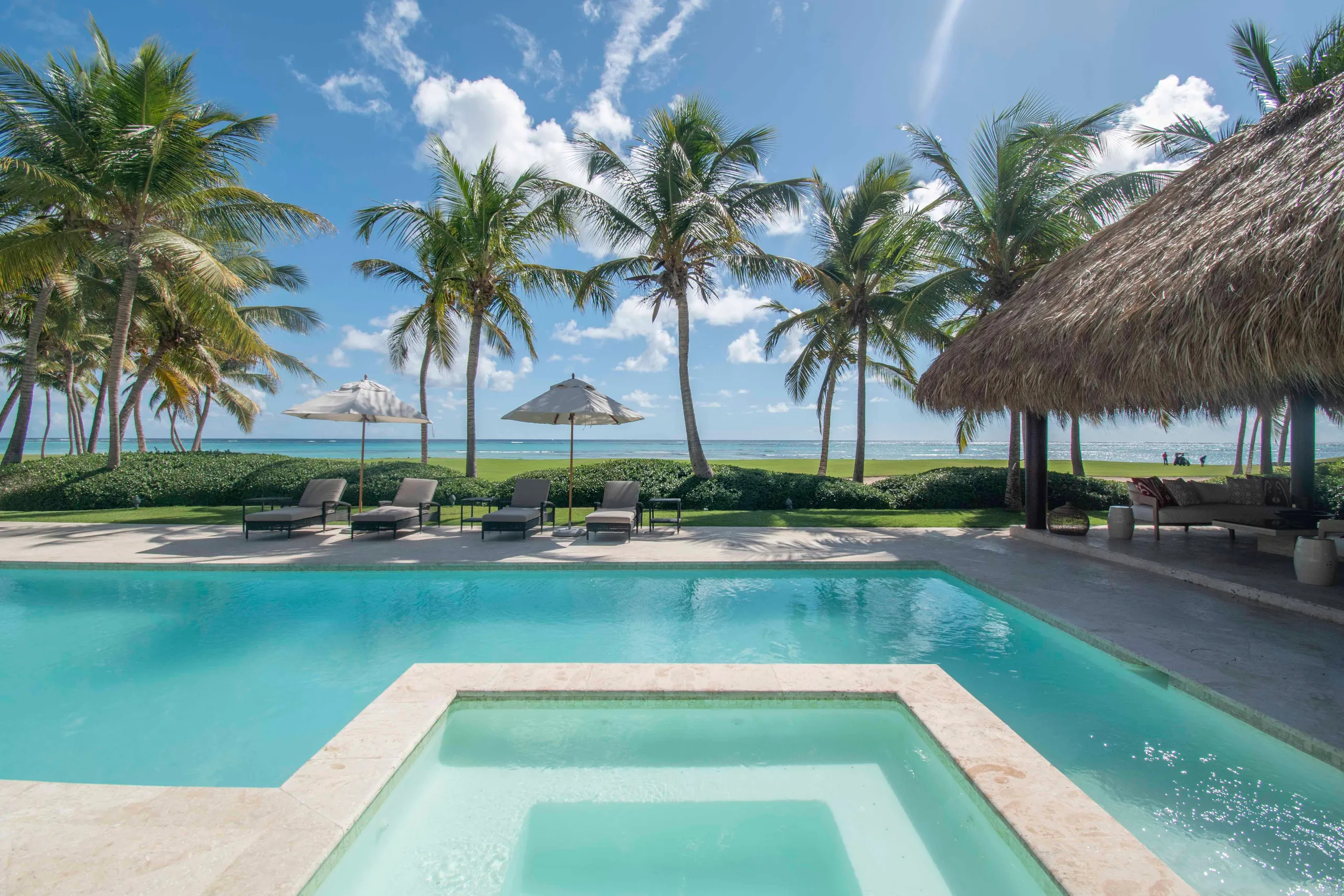 Superb Punta Cana Villa with Invigorating Pool and Ocean Views — photograph 2