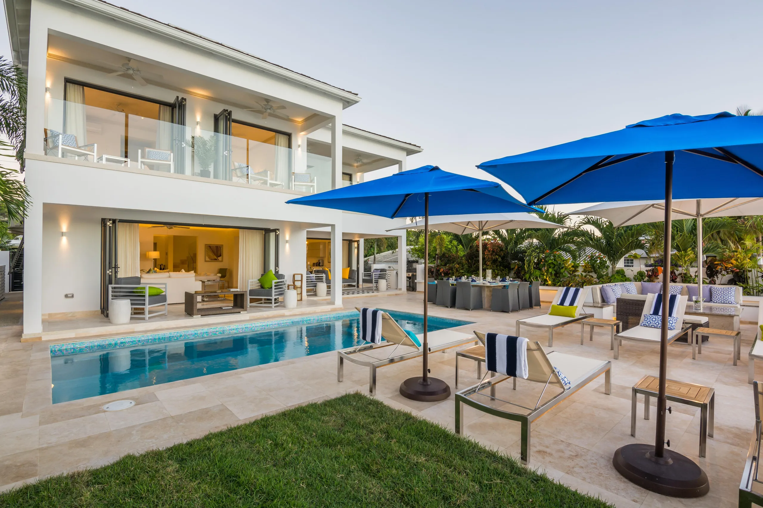 Barbados Beachfront Contemporary High End Villa with Elevated Sea View — photograph 5