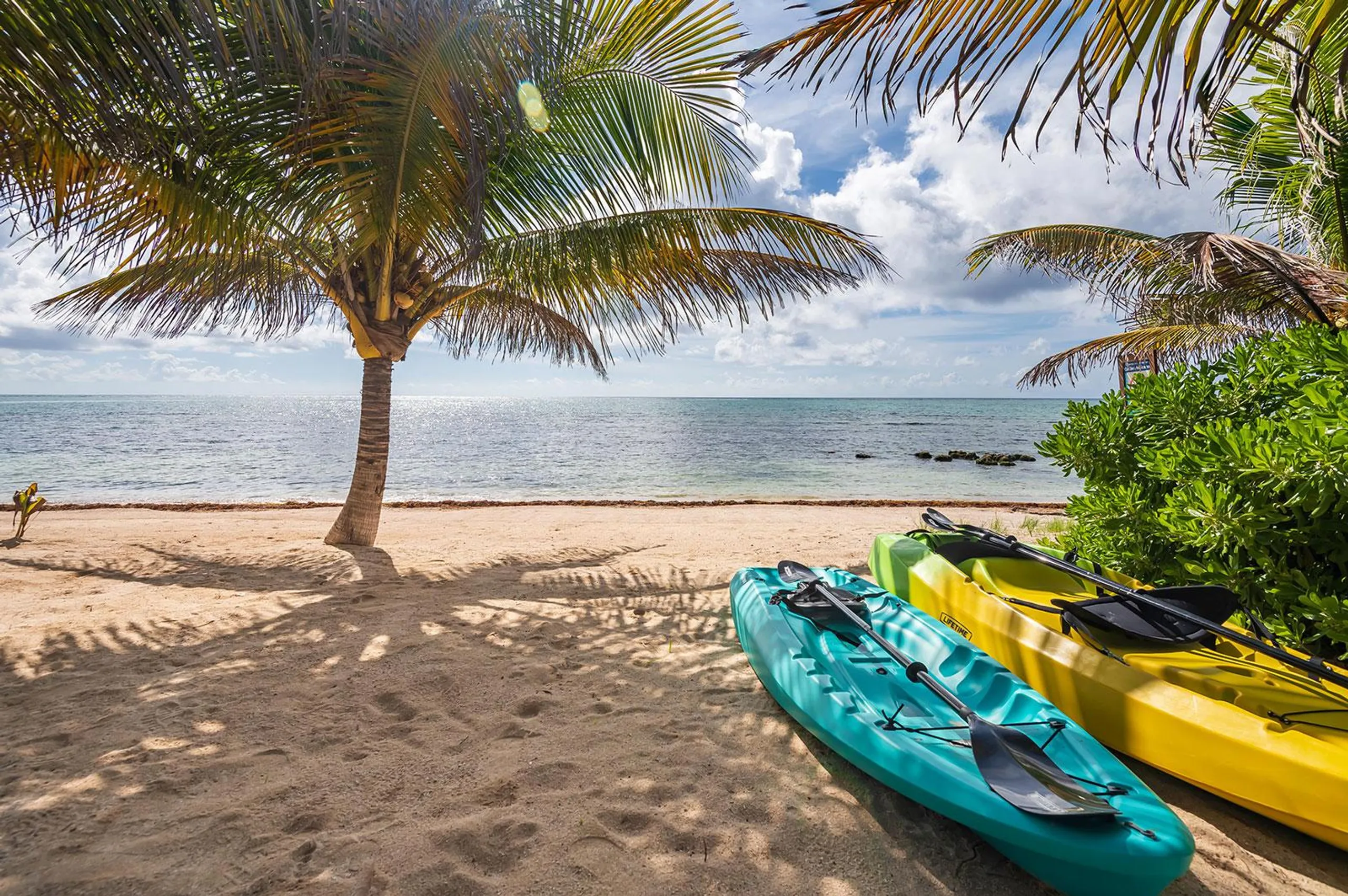 A Majestic Retreat with Pool, Mountain Vistas, and Oceanfront Splendor VILLAWAY® — photograph 6