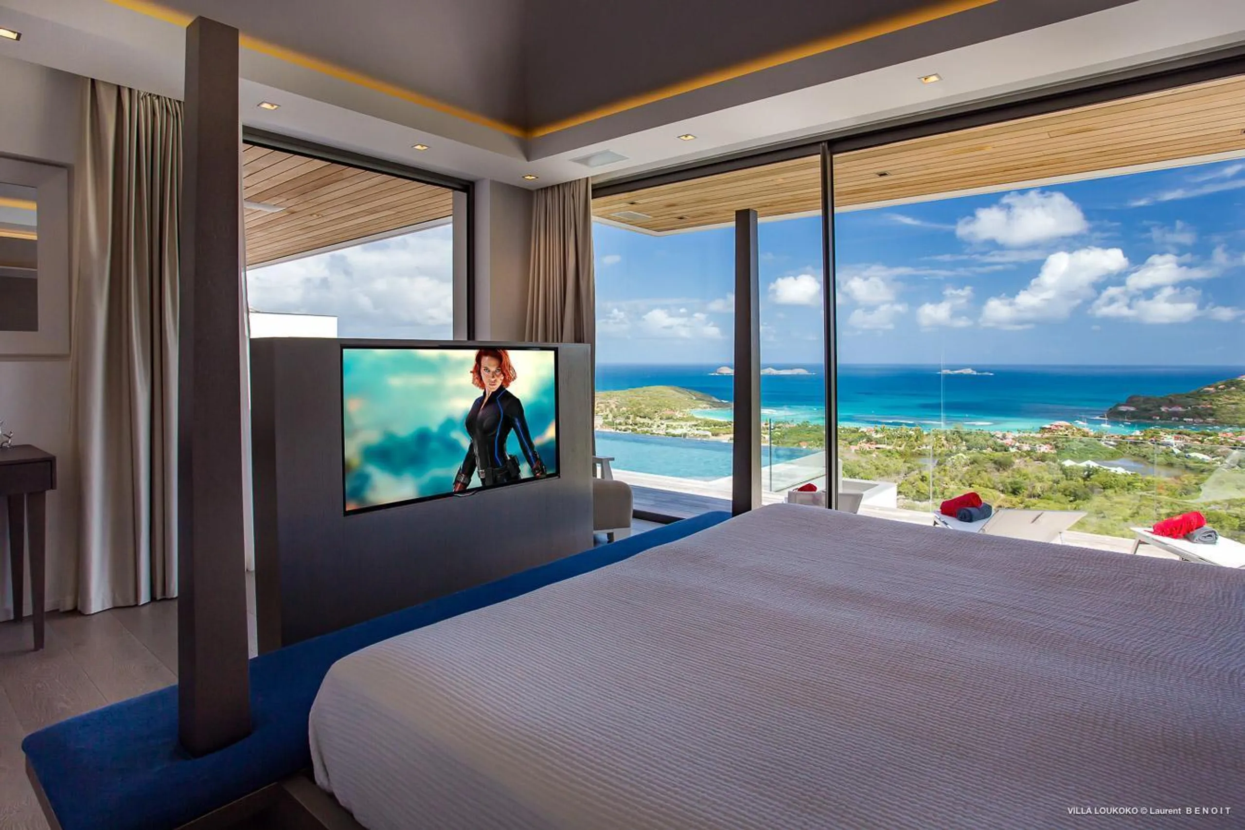 Splendorous Luxury Villa with Pool and Incredible Ocean Views — photograph 11