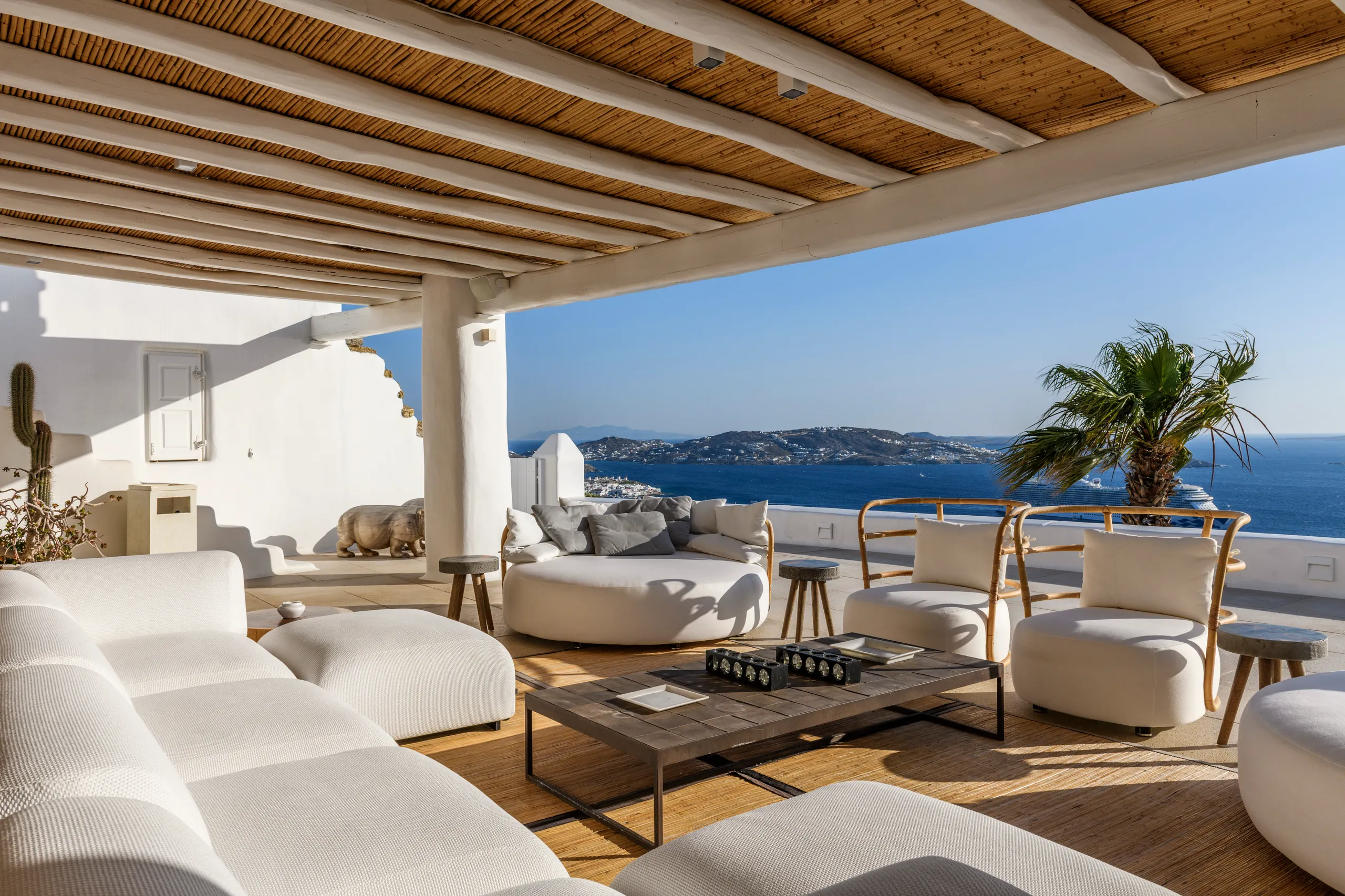 Superior Mykonos Accommodation with Private Pool, Sauna and Overlooking Port — photograph 9