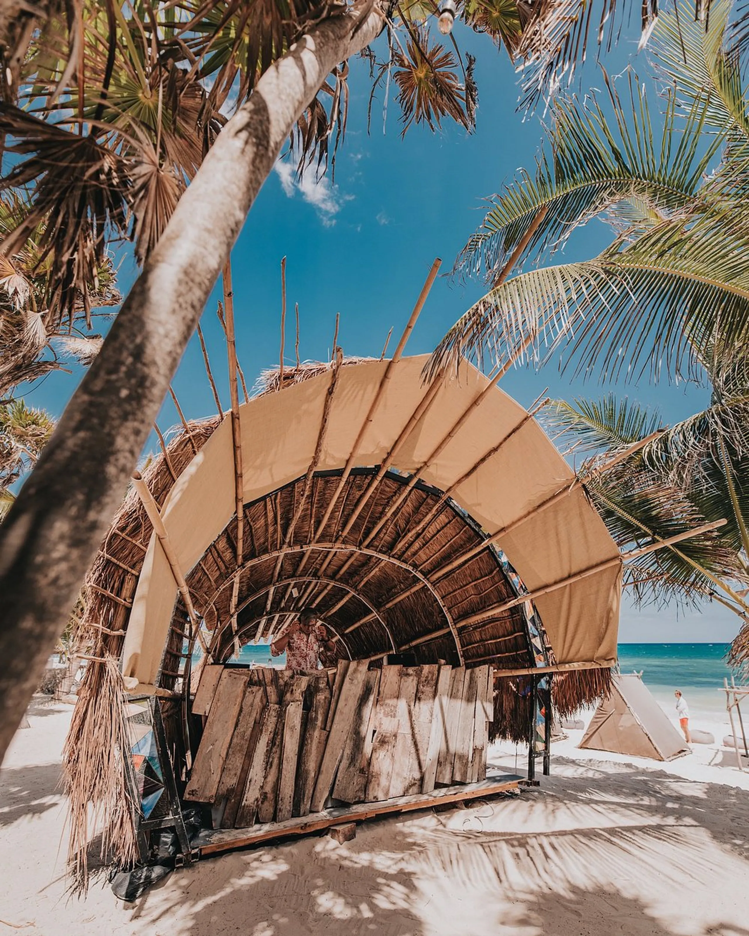 Captivating Luxury Villa with Beach Access — photograph 11