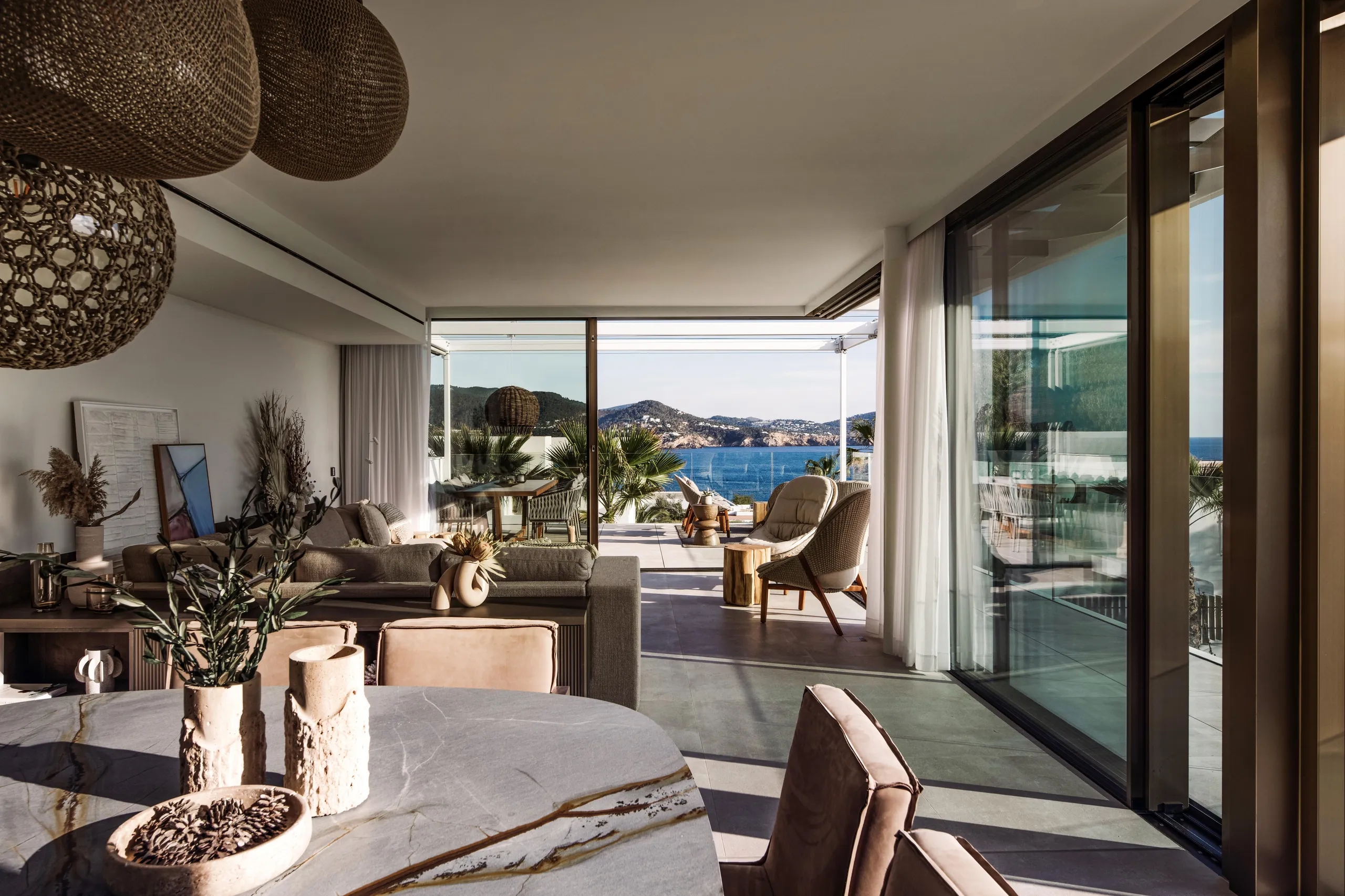 Elegant Modern Retreat with Private Pool and Ocean Views — photograph 6