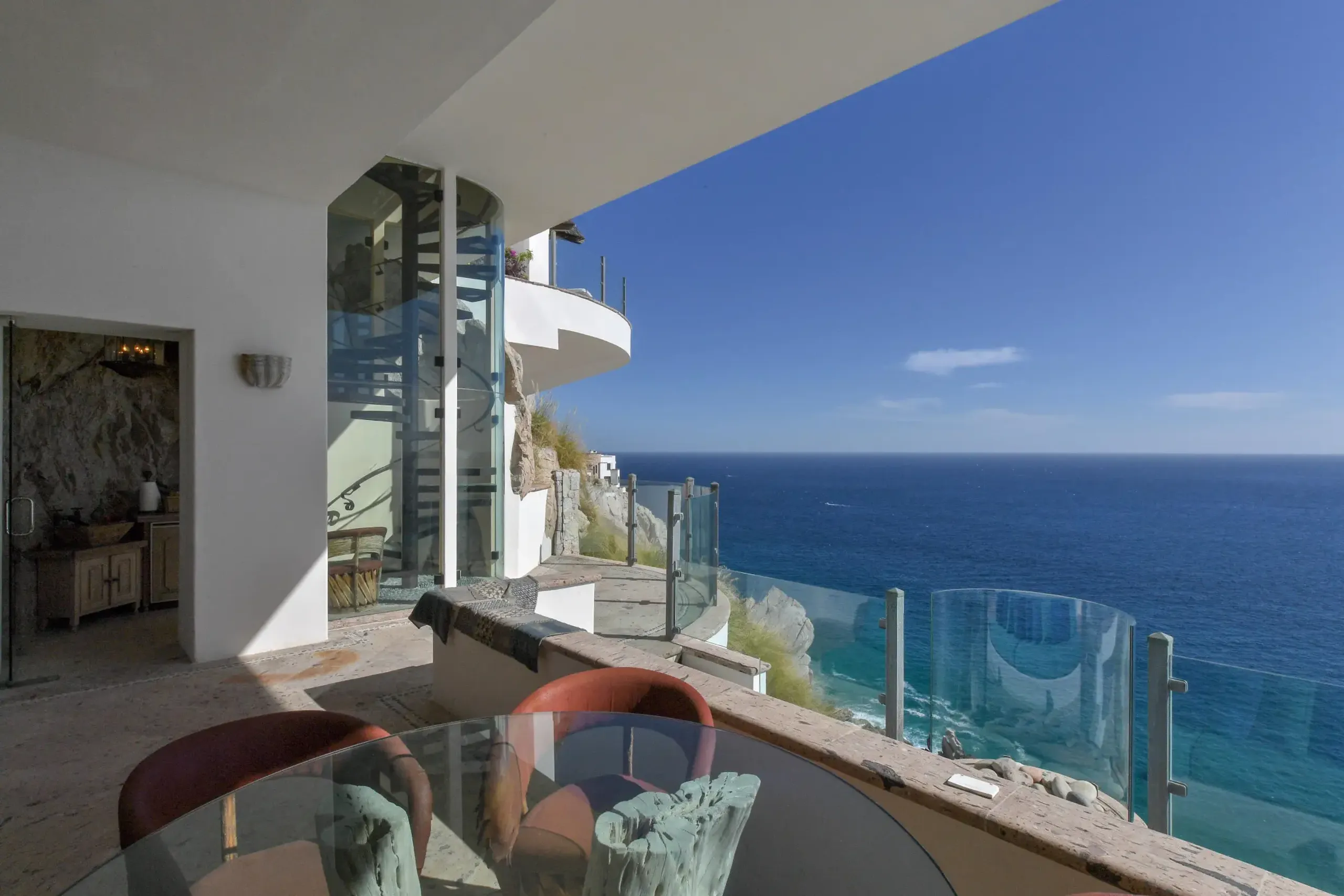 Grandiose Cabo San Lucas Villa with Infinity Pool and Outdoor Fireplace — photograph 7