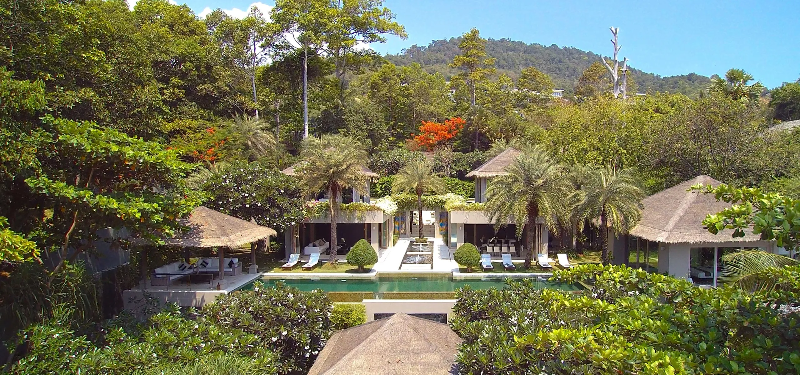 Eco-Luxe 6BR Villa with 20 Meter Infinity Pool, Stunning Sea Views and State-of-the-Art Amenities — photograph 2