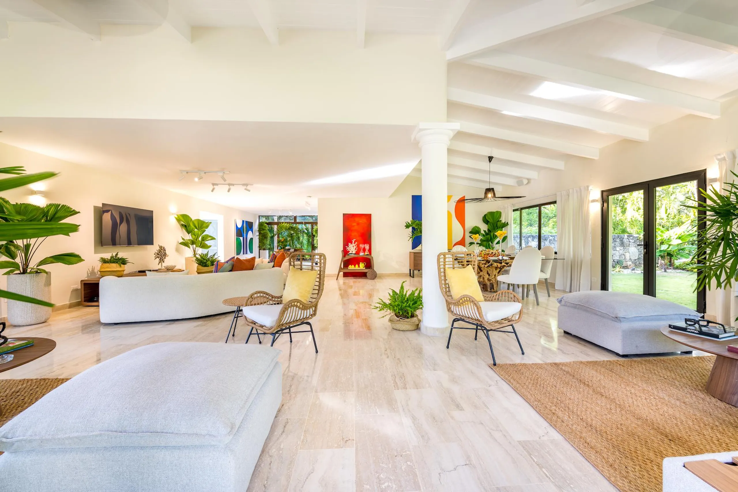 Refined Modern Villa with Swimming Pool and Minitas Beach Nearby — photograph 7