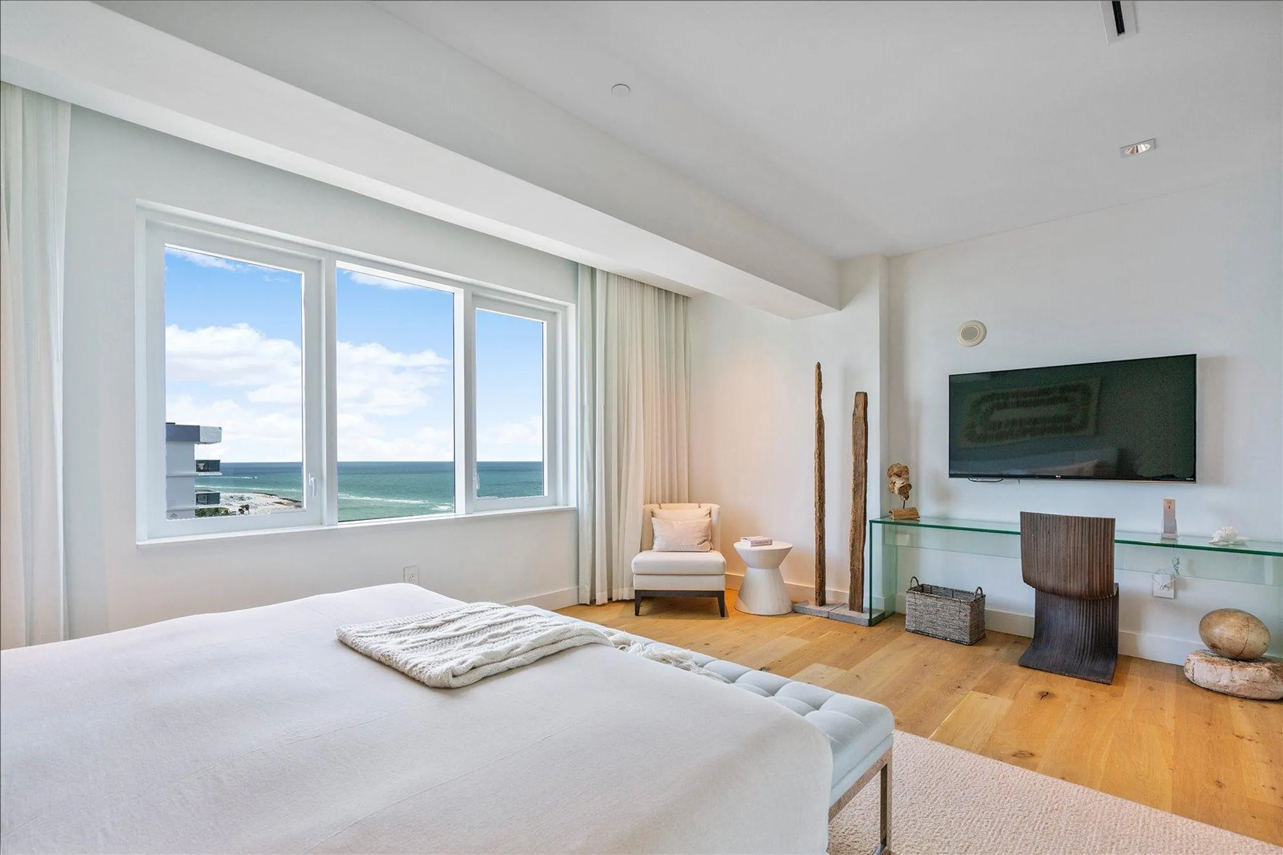 Sundrenched Miami Majesty Penthouse with Ocean Views — photograph 12