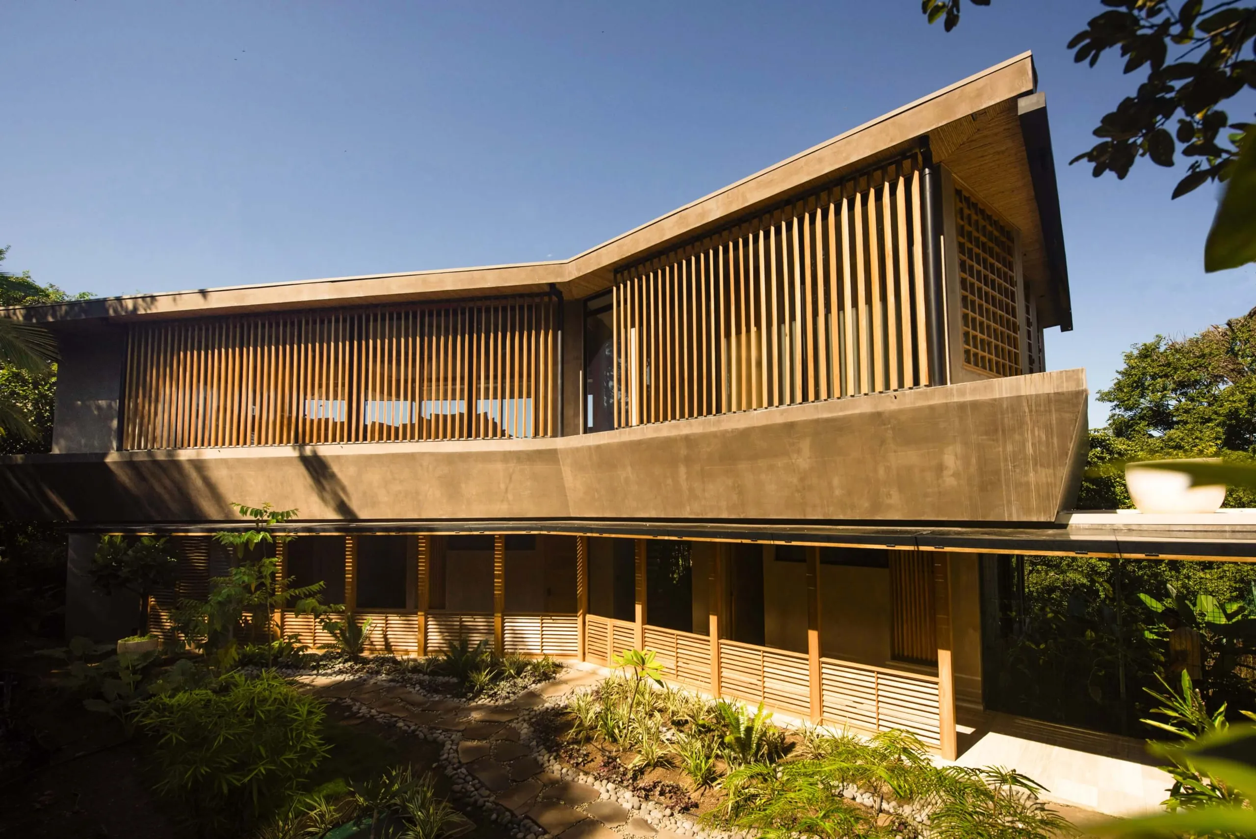 Serene Eco-Luxury Villa with Private Pool and 180° Ocean Views — photograph 2