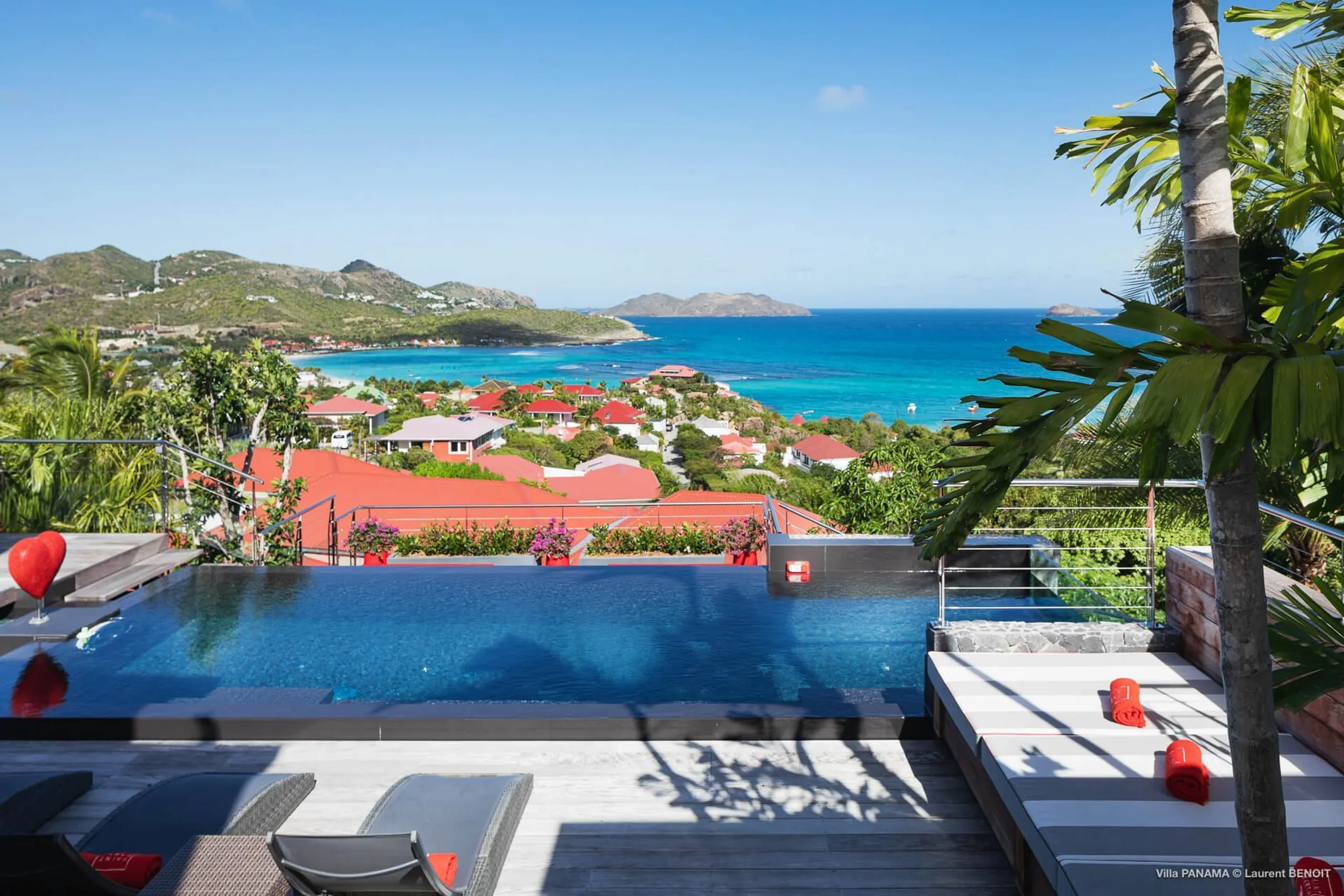 Exclusive Haven Villa with Heated Infinity Pool and Stunning Ocean Views — photograph 2