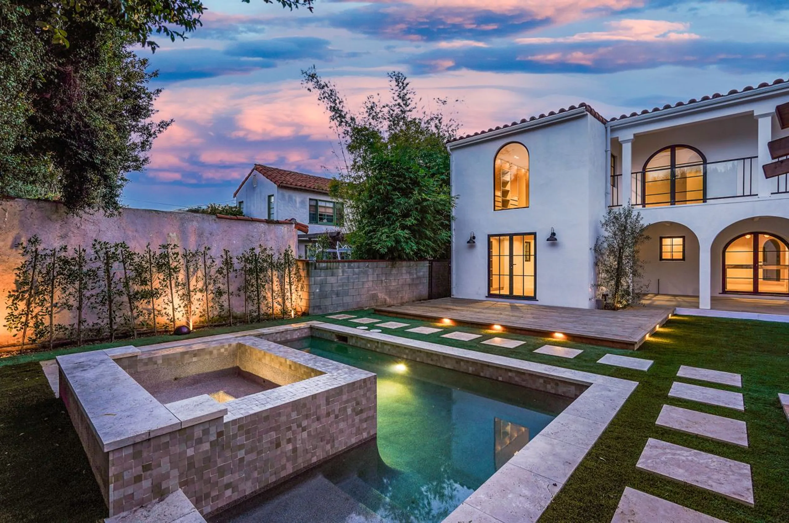 Sophisticated Spanish Contemporary Villa in LA with Private Pool, Outdoor Oasis & Smart Tech Integration — photograph 3