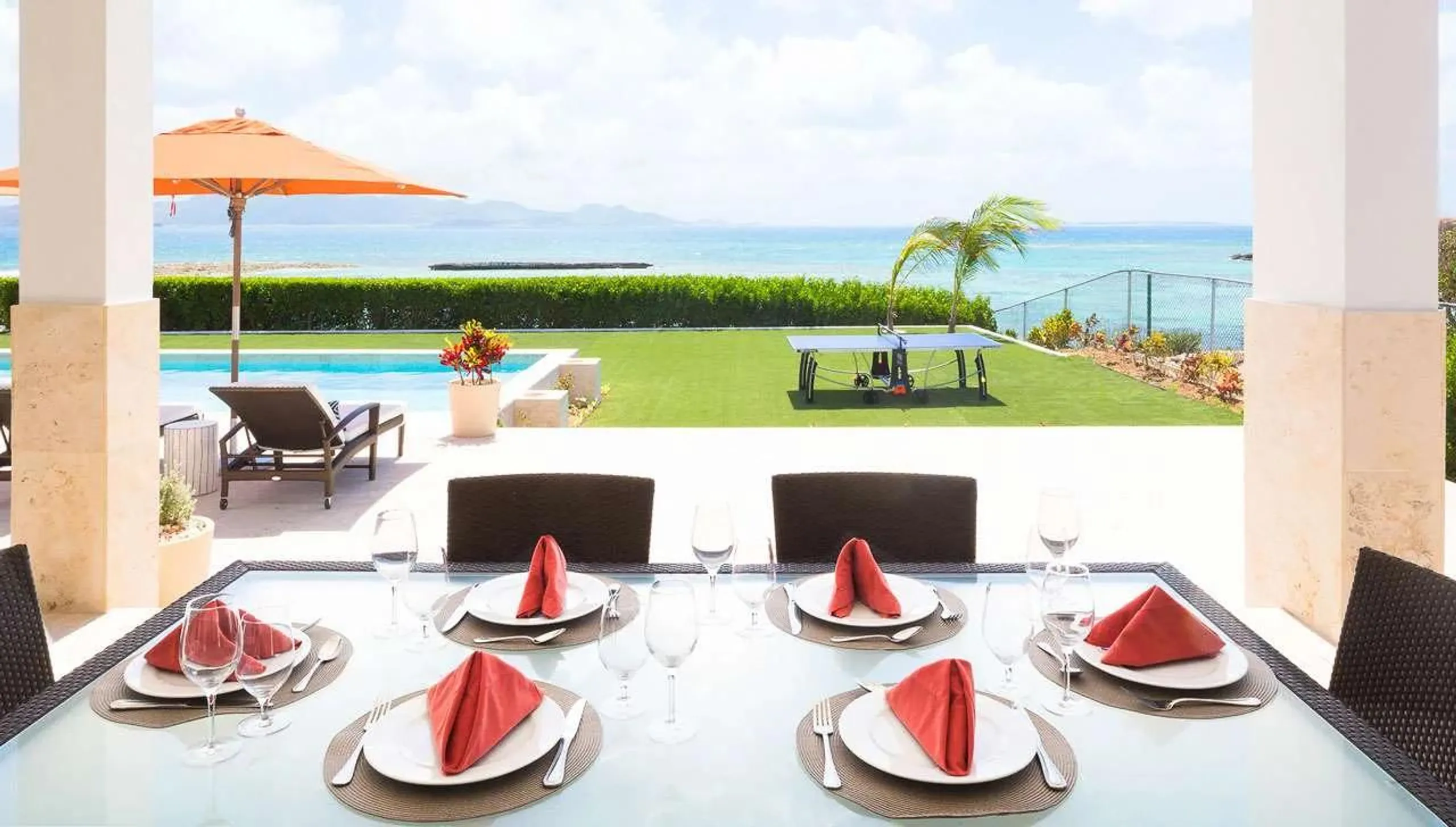Contemporary Beachfront Villa with Invigorating Pool — photograph 11