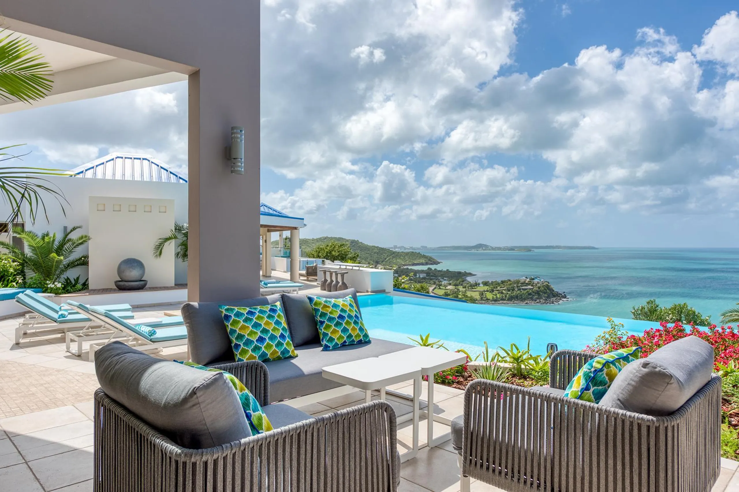 Modern Contemporary Villa with Infinity Pool and Panoramic Ocean Views — photograph 5
