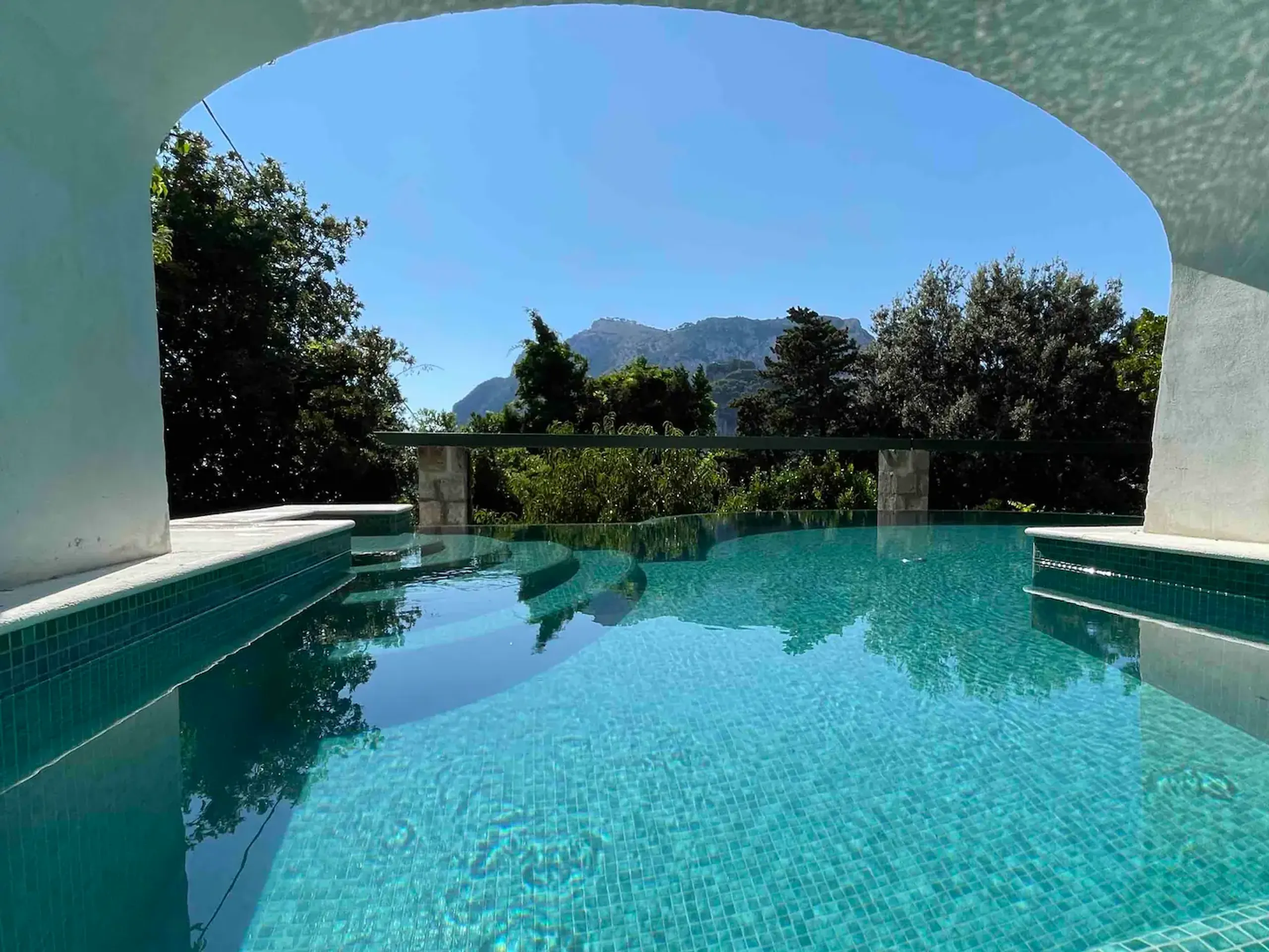 Tranquil Villa in Capri with Pool and Scenic Views — photograph 10