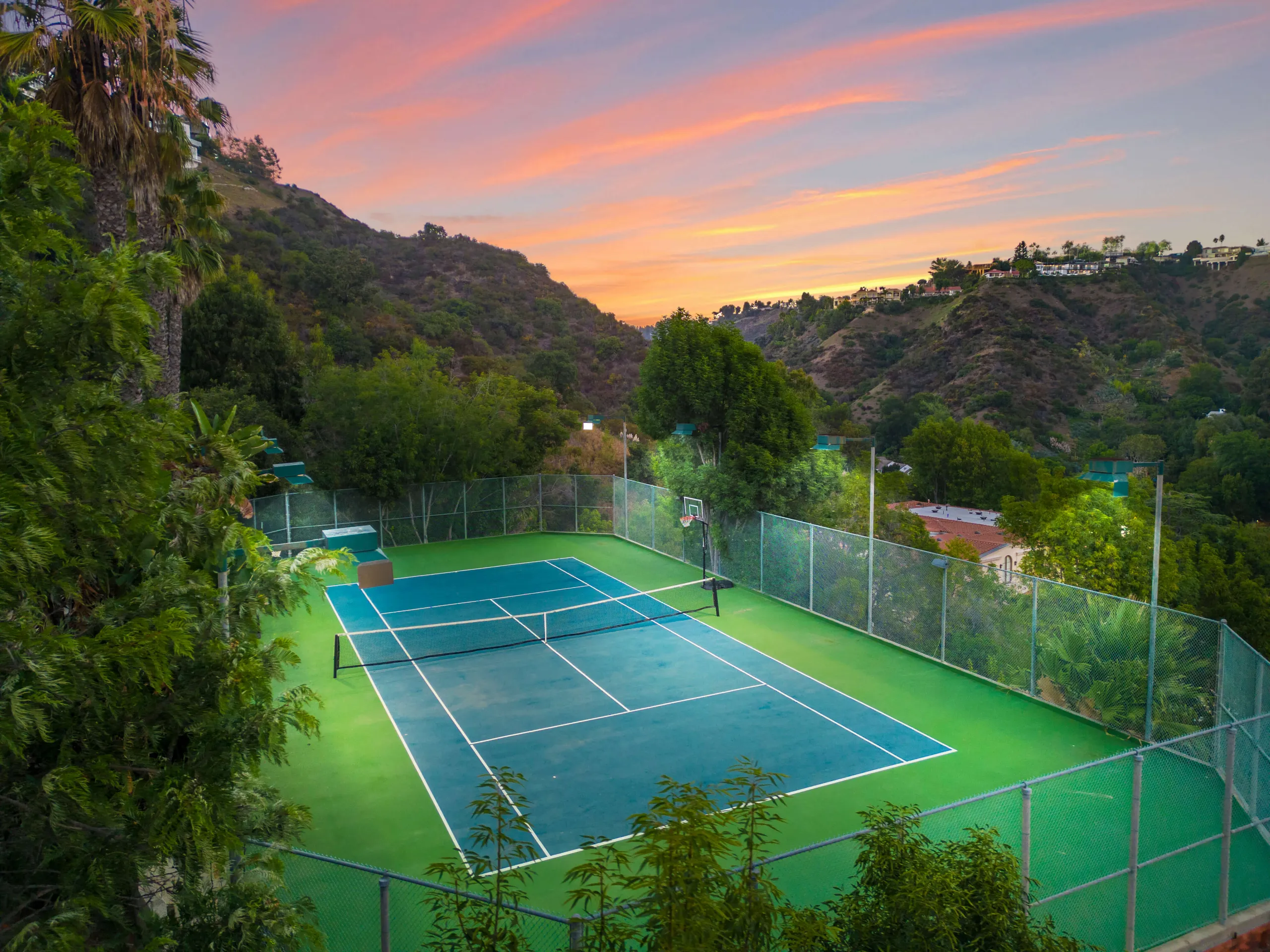 Refined Style Contemporary Estate with Private Pool, Sauna, and Tennis Court — photograph 8