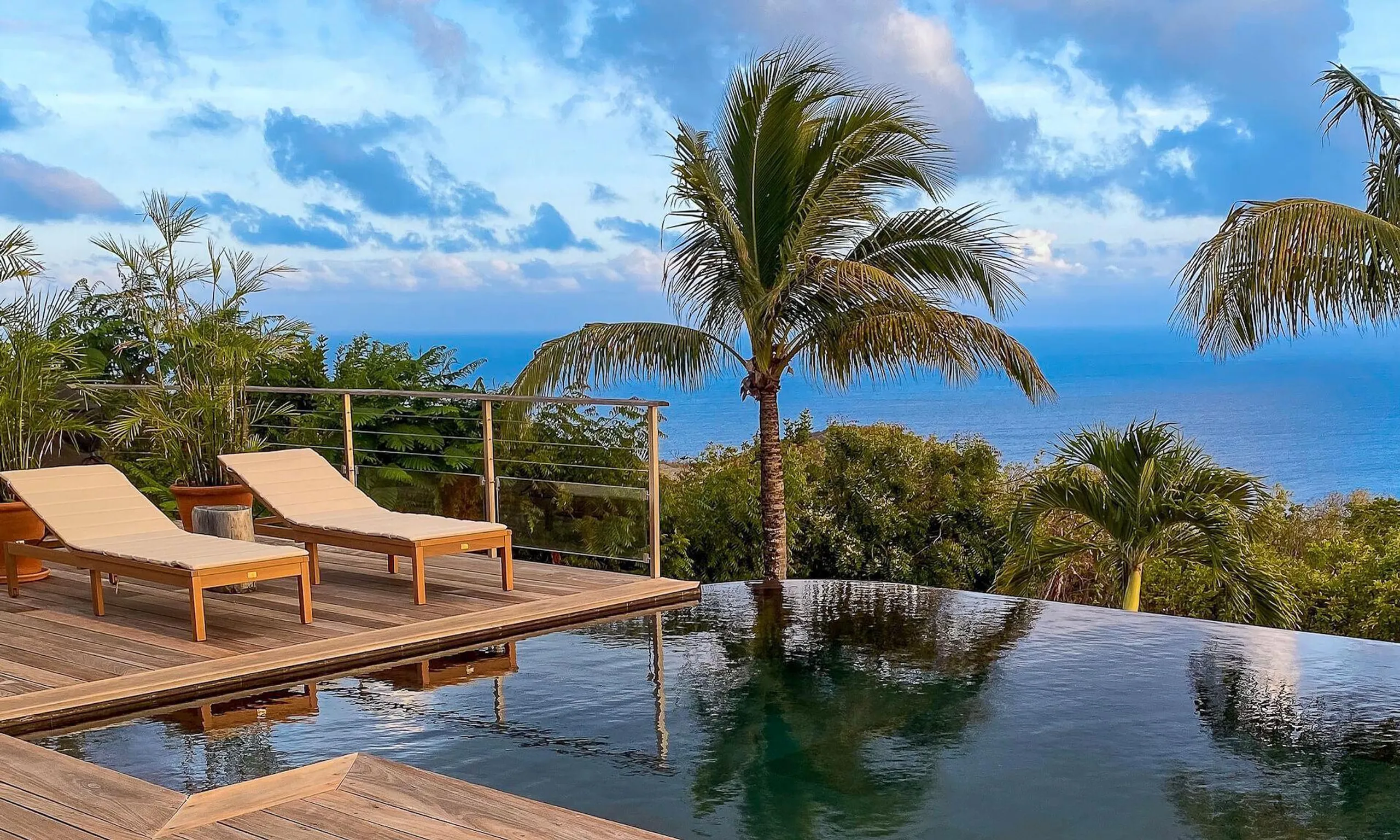 Plush and Inviting Villa with Infinity Pool and Breathtaking Ocean Views and Gorgeous Sunset — photograph 9