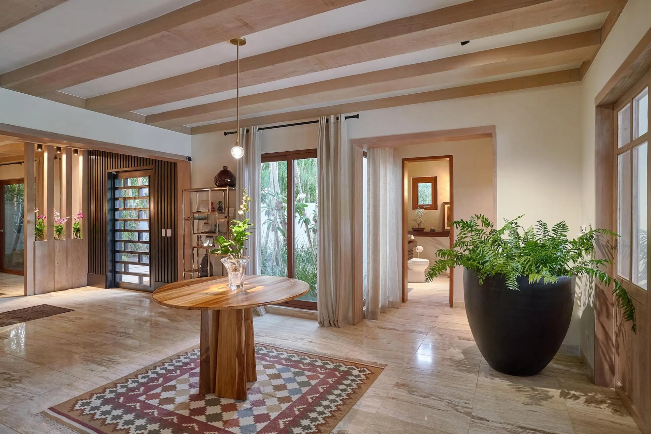 Glorious 4BR Villa with Heated Pool and the Marina Nearby — photograph 6