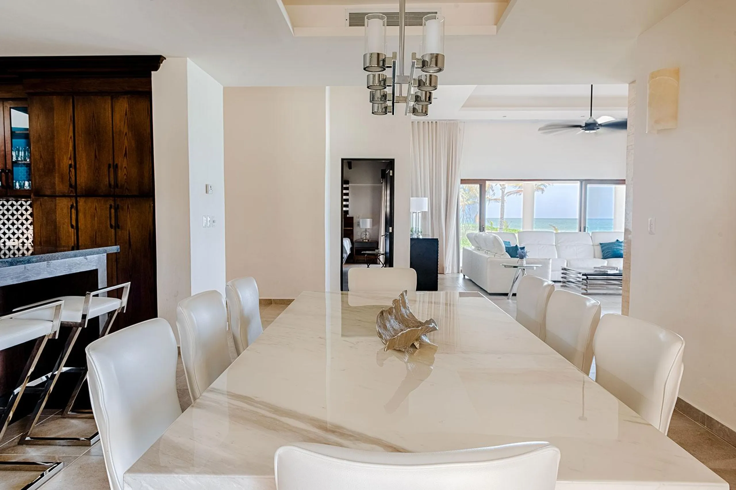 Paraiso Beachfront Modern Luxury Estate with Pool — photograph 12