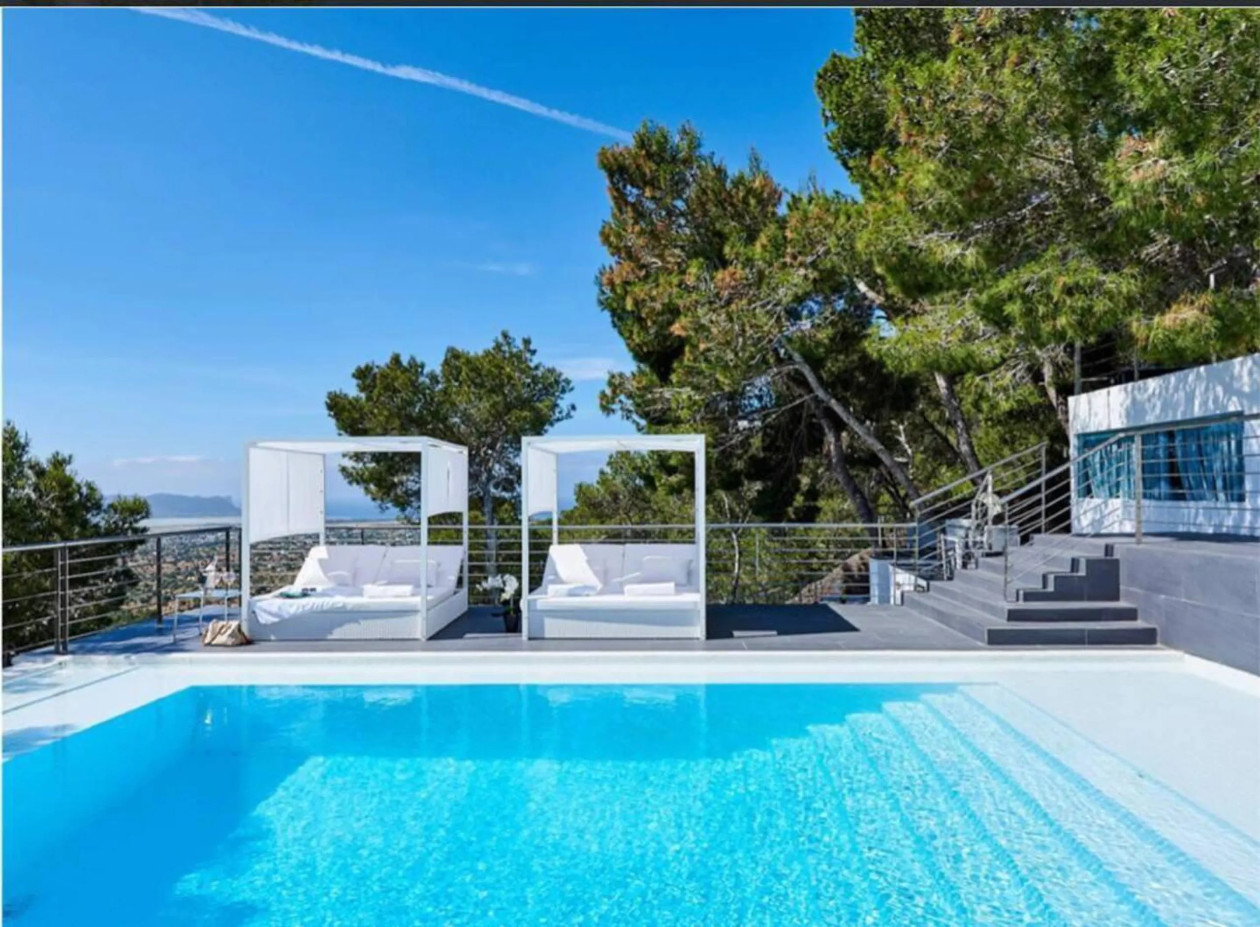 Tranquil Spacious Villa with Private Pool and Old Ibiza Town Views — photograph 4