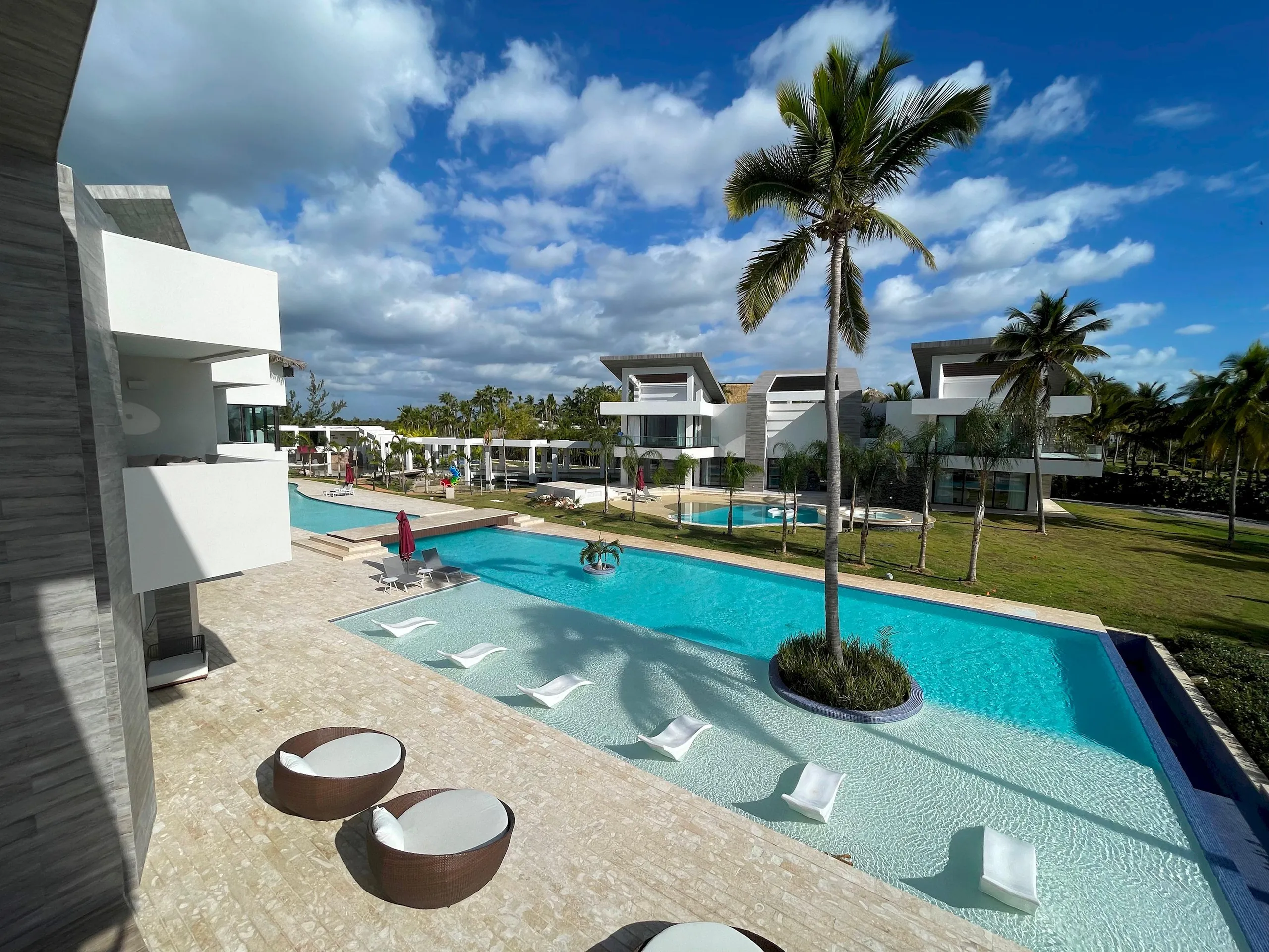 Incredible Beachfront Villa in Punta Cana with Private Pool, Fitness Room, and Basketball Court — photograph 8