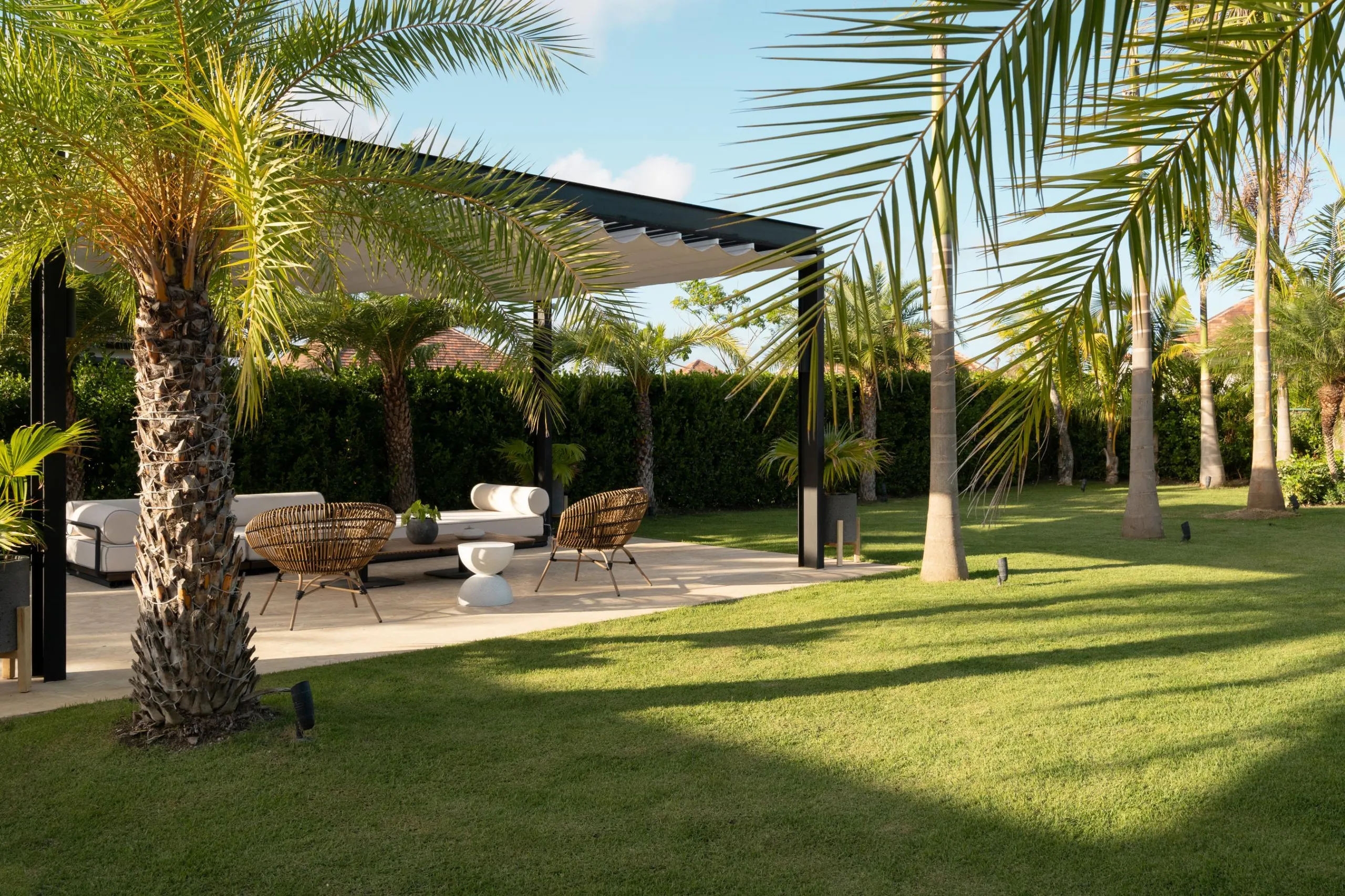 Plush 3-Bedroom with Heated Infinity Pool and Private Jacuzzi — photograph 6