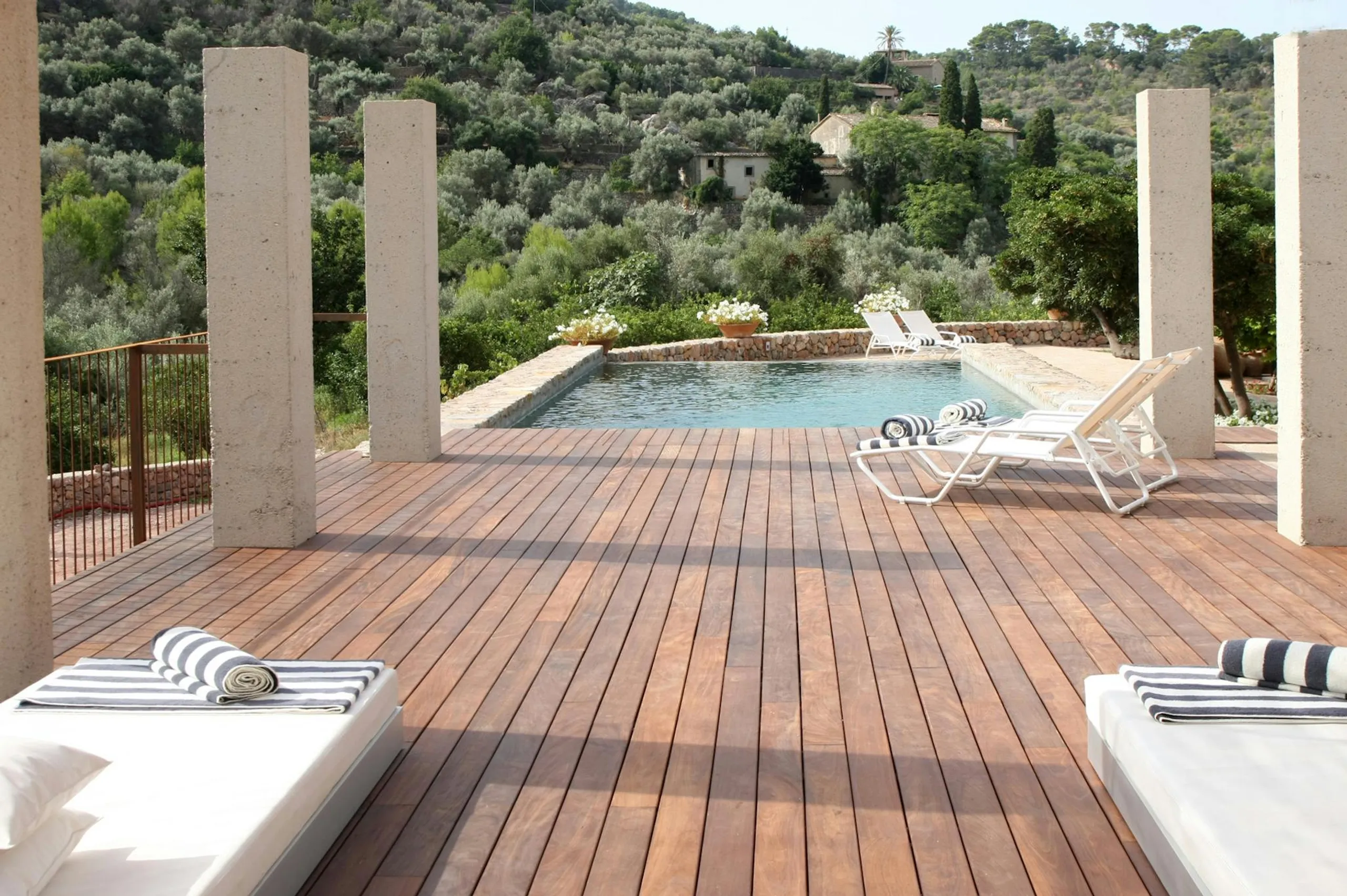 Superb Spanish Estate with Private Pool and Sun Deck — photograph 4