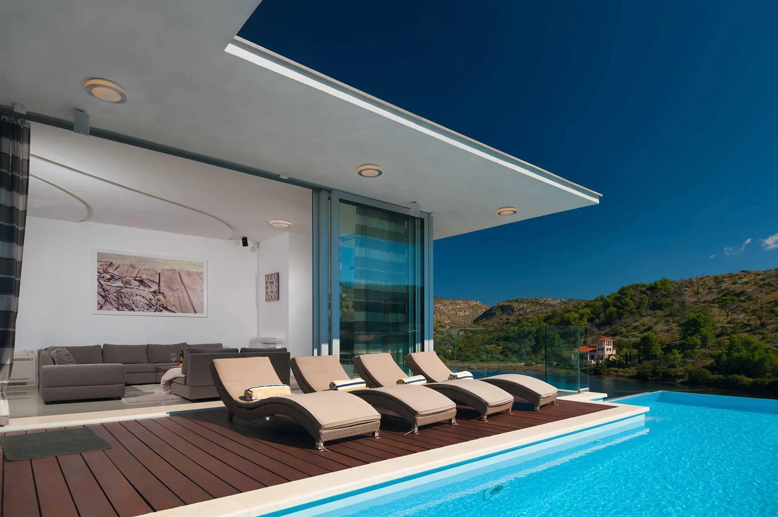 Luxury Villa Fly me to the Moon with Pool — photograph 4