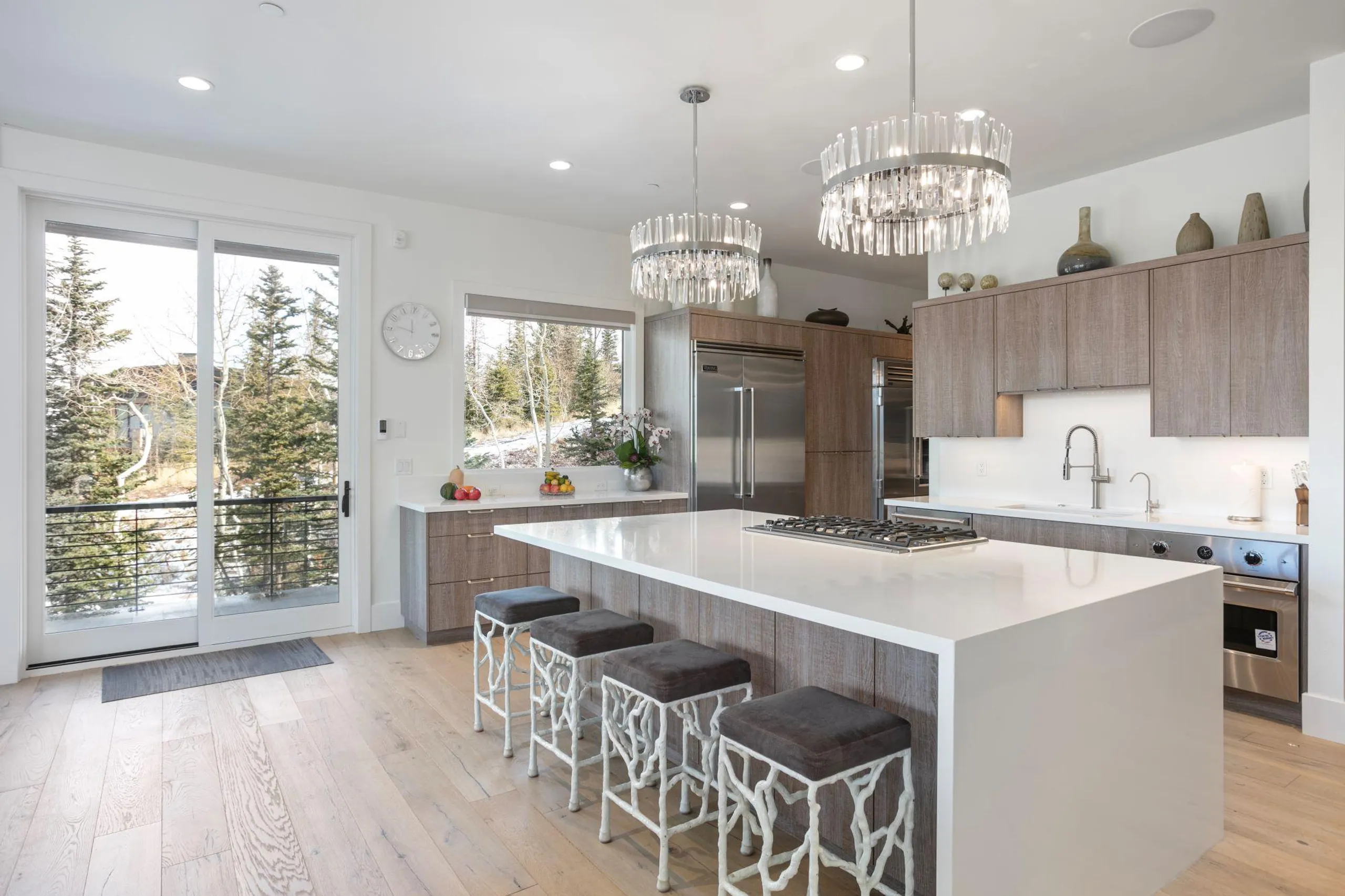 Stunning Luxury Ski Chalet with Jacuzzi and Fitness Room — photograph 9