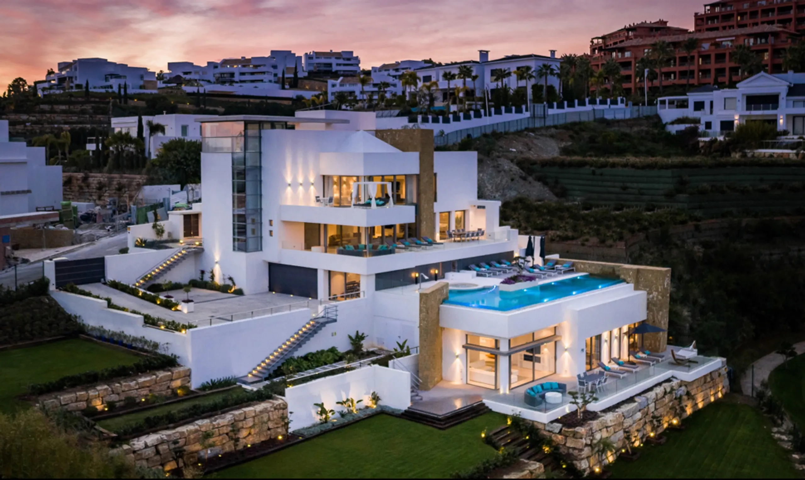 Contemporary 5-Star Escape with Pool, Ocean, and Breathtaking Views VILLAWAY® — photograph 6