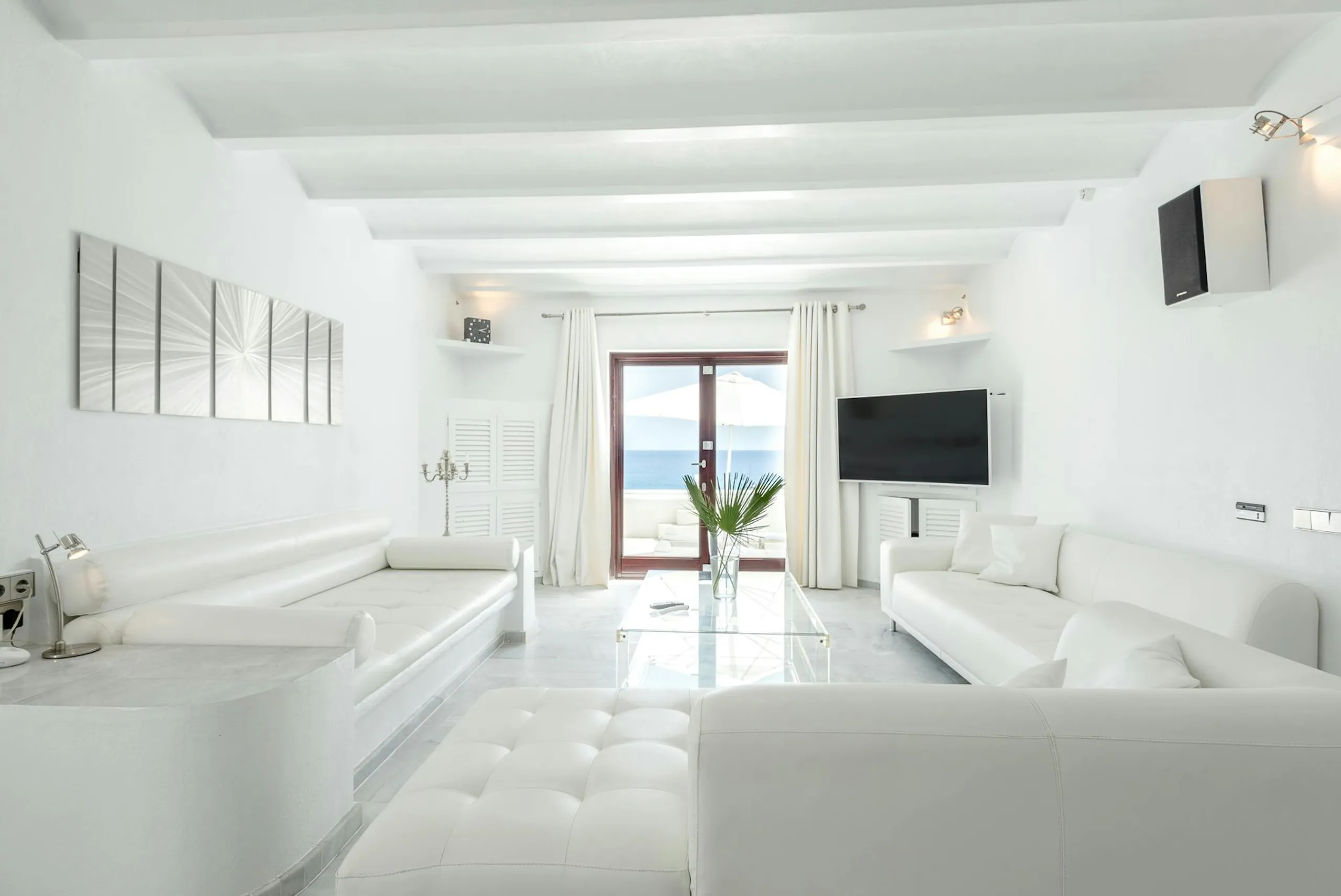 Stunning Oceanview Villa with Private Pool and Walks to Beach — photograph 7