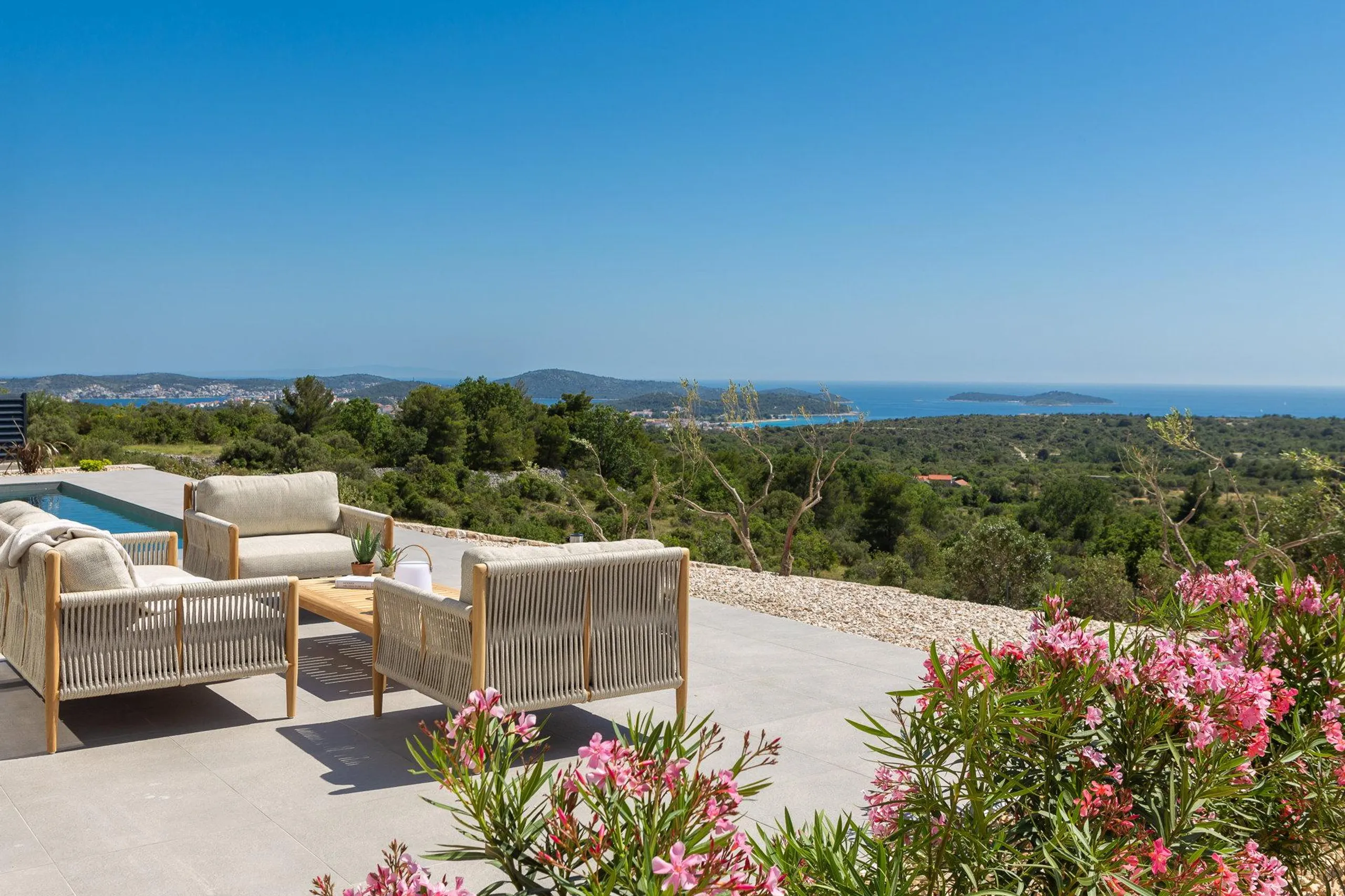 Modern Styled 5-Bedroom Villa with Pool in Picturesque Primosten — photograph 10