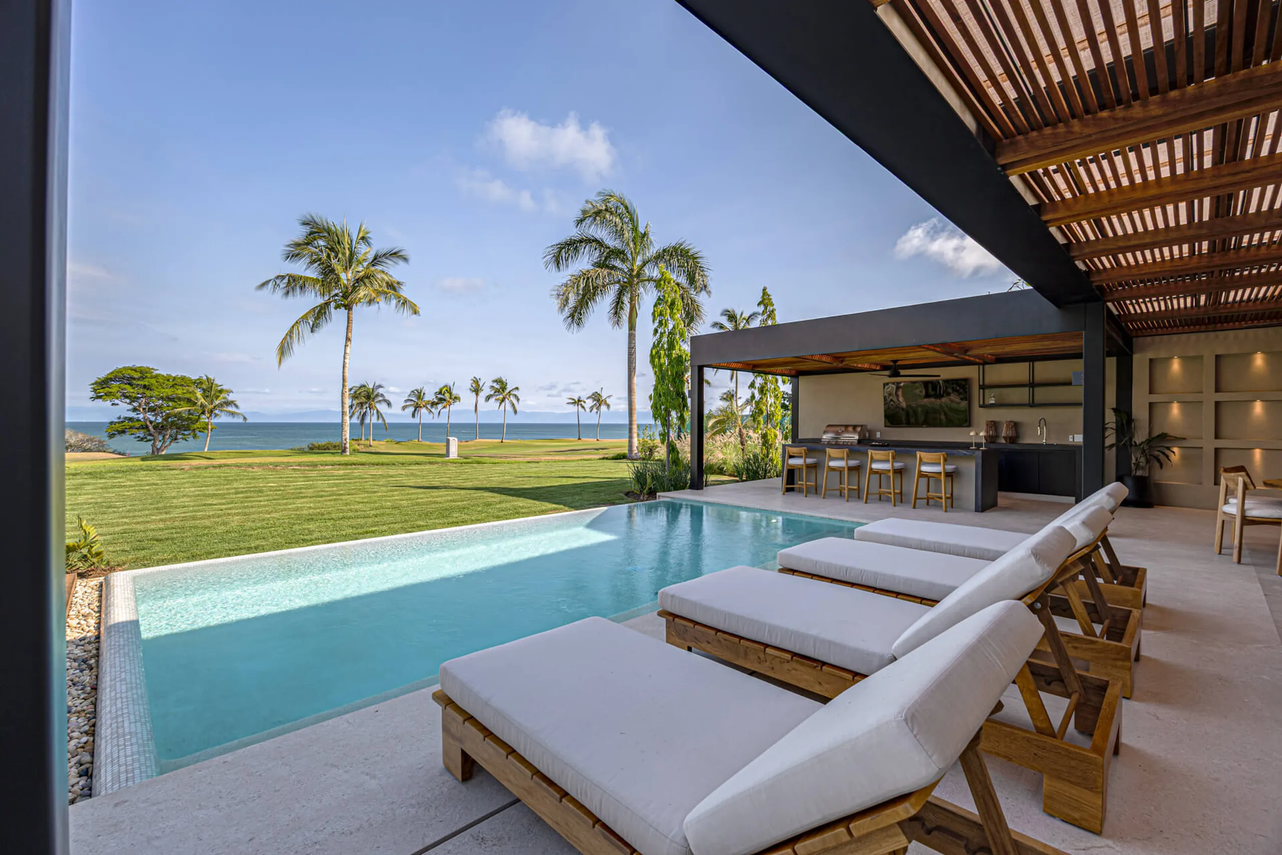 5-Bedroom Villa with in Lagos del Mar with Sunset Views, Pool & Golf Access — photograph 8