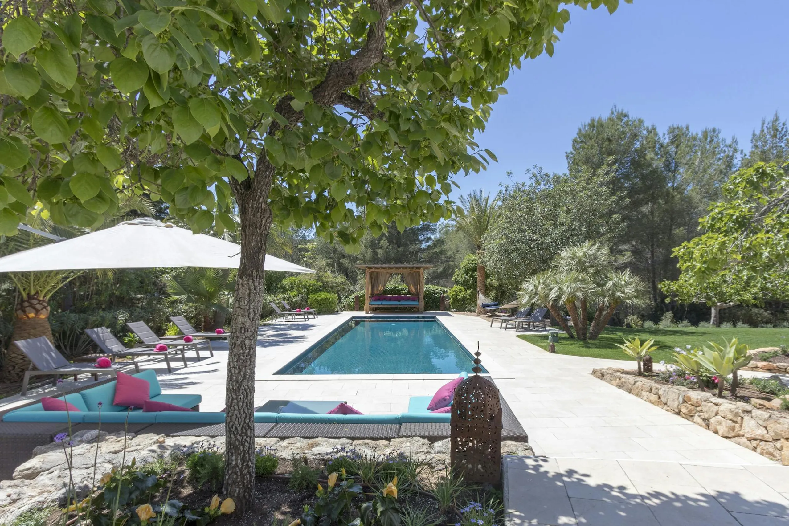 Breathtaking Ibiza Estate with Private Pool and Gazebo — photograph 3