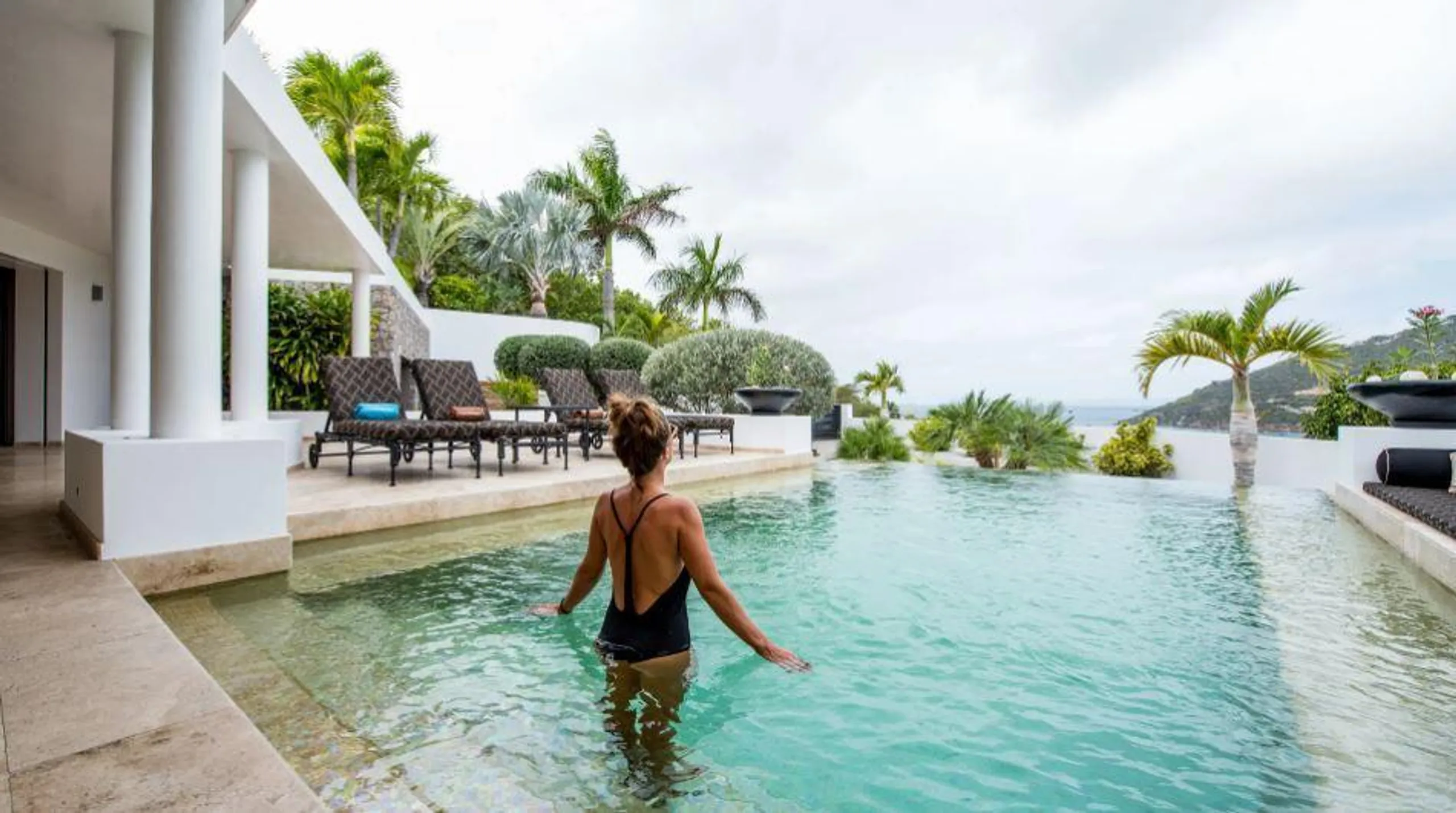 Majestic Luxe Villa with Infinity Pool and Jacuzzi Overlooking Gustavia — photograph 10